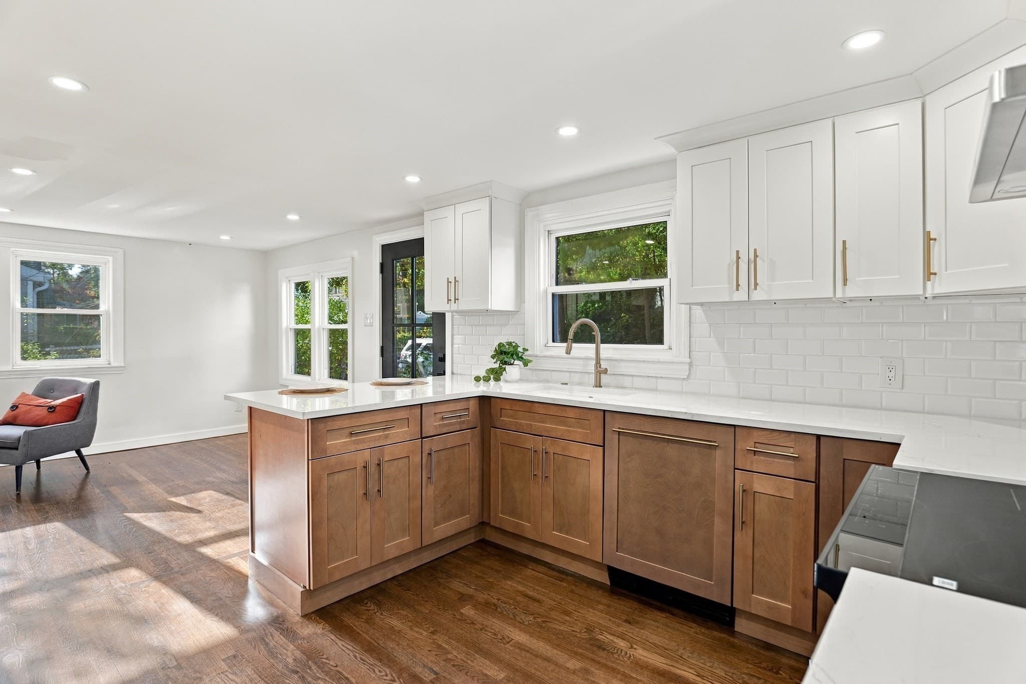 Single Family Residence at 19 1/2 Lillian St, Woburn MA 01801, photo 6 of 26