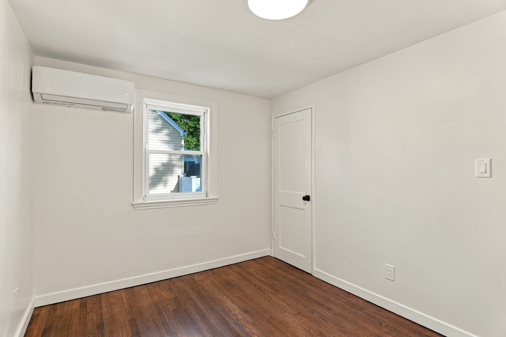Single Family Residence at 19 1/2 Lillian St, Woburn MA 01801, photo 13 of 26