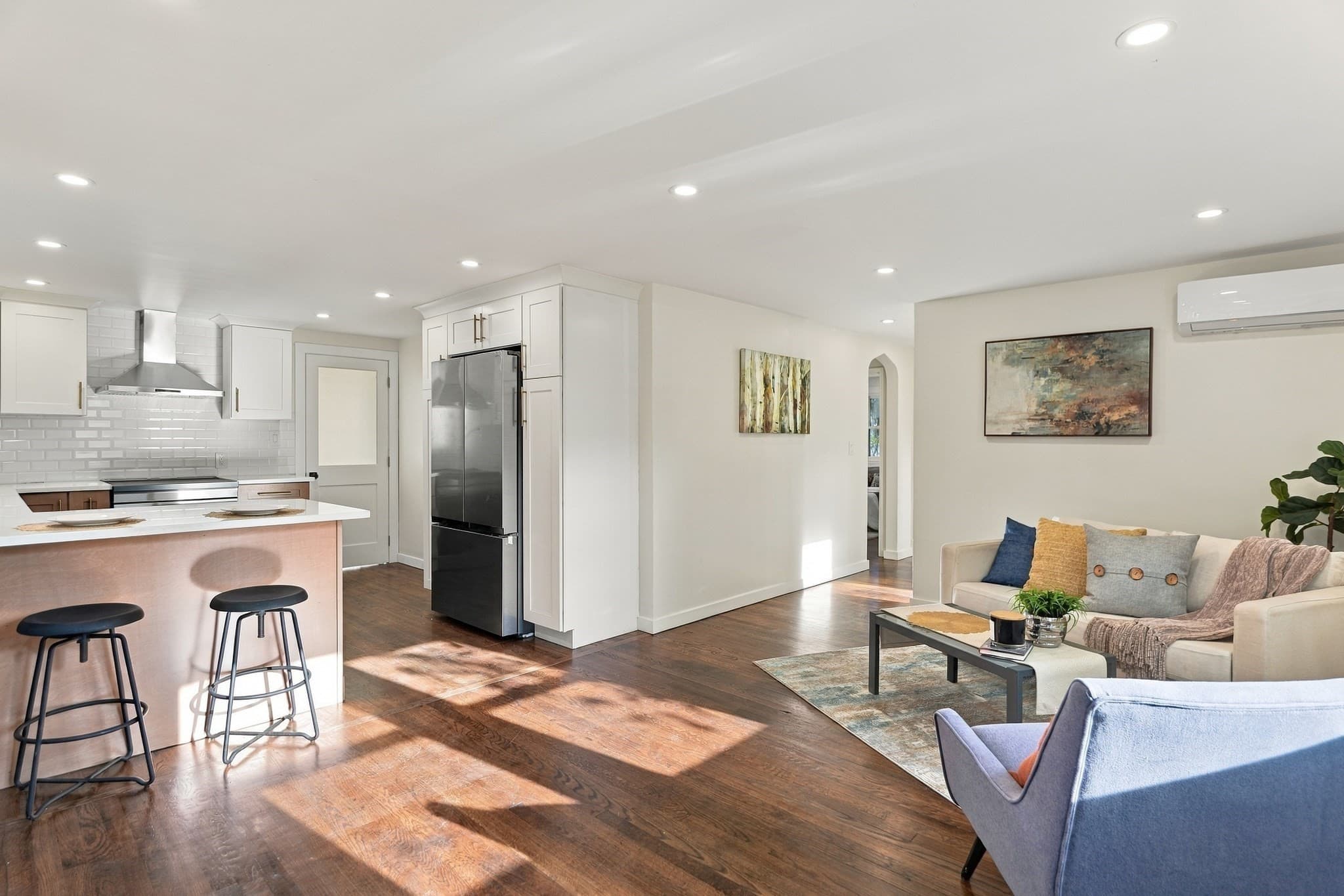 Single Family Residence at 19 1/2 Lillian St, Woburn MA 01801, photo 7 of 26