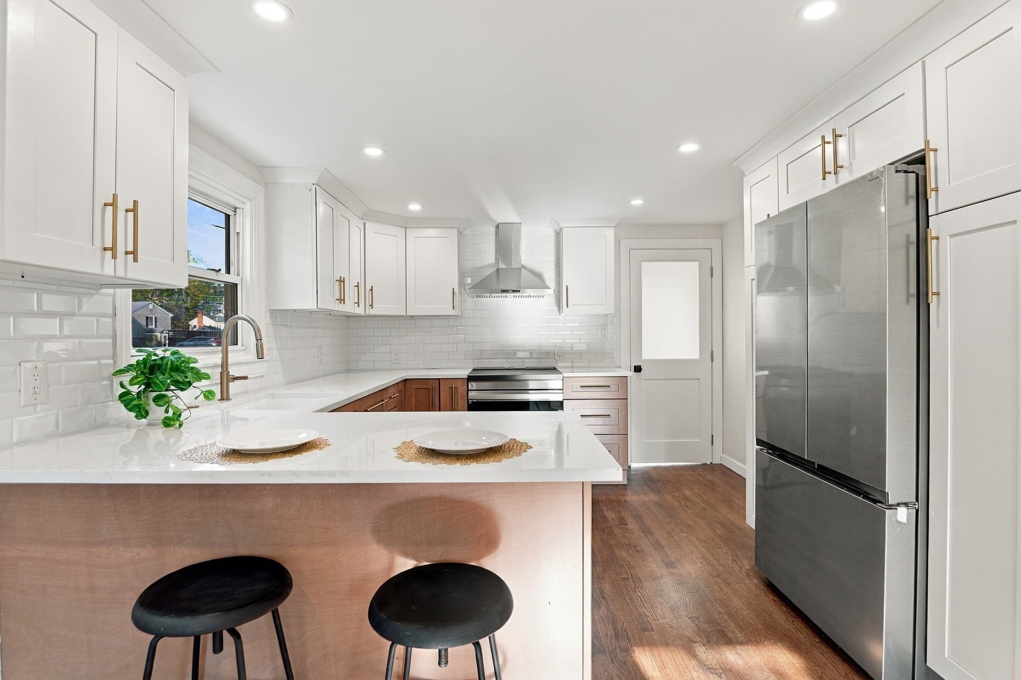Single Family Residence at 19 1/2 Lillian St, Woburn MA 01801, photo 3 of 26