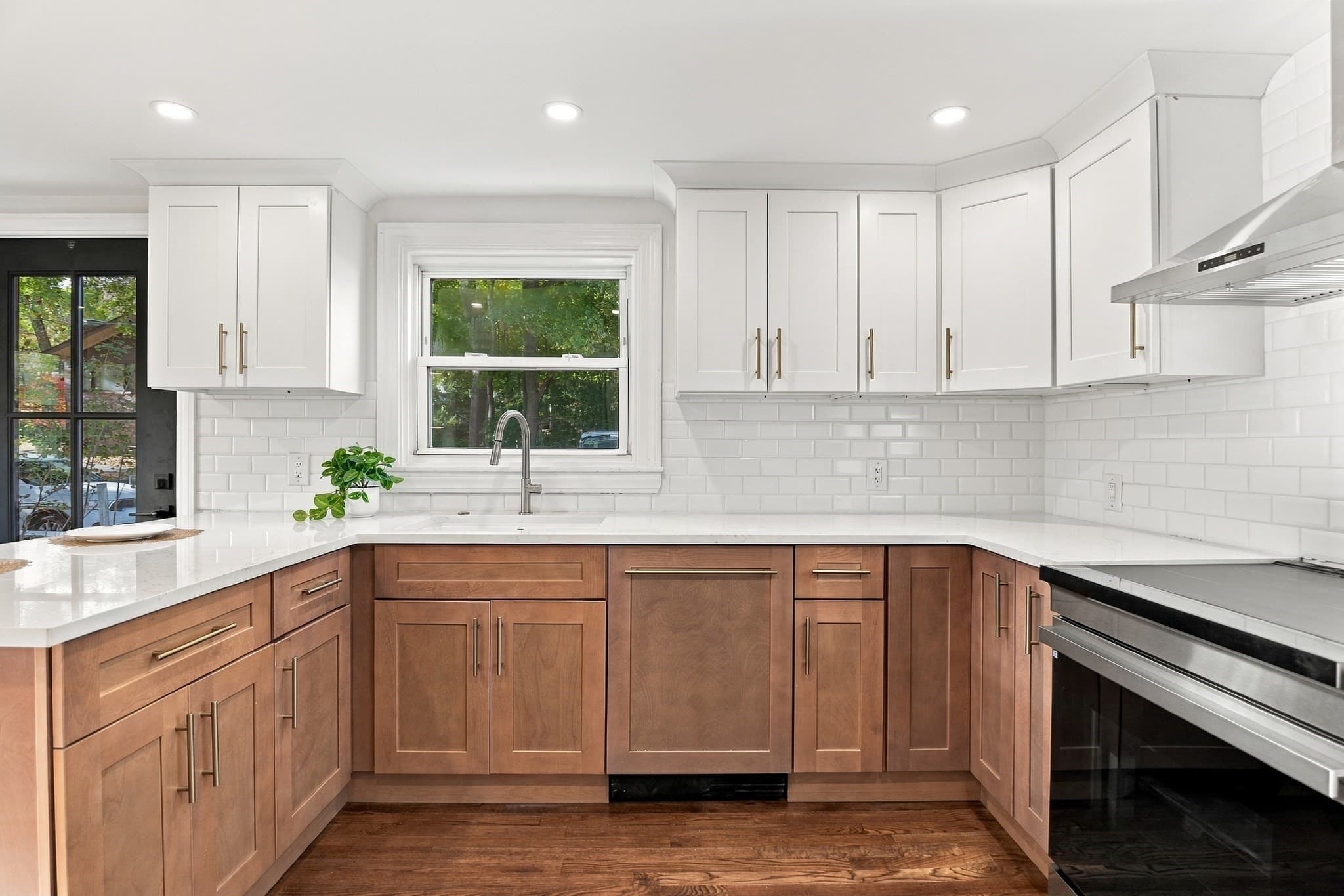 Single Family Residence at 19 1/2 Lillian St, Woburn MA 01801, photo 5 of 26