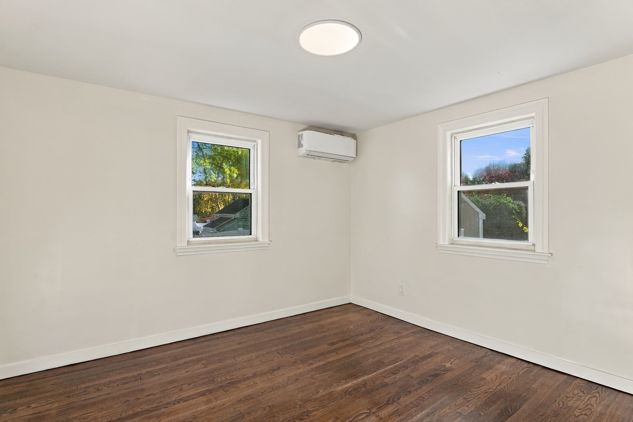 Single Family Residence at 19 1/2 Lillian St, Woburn MA 01801, photo 14 of 26