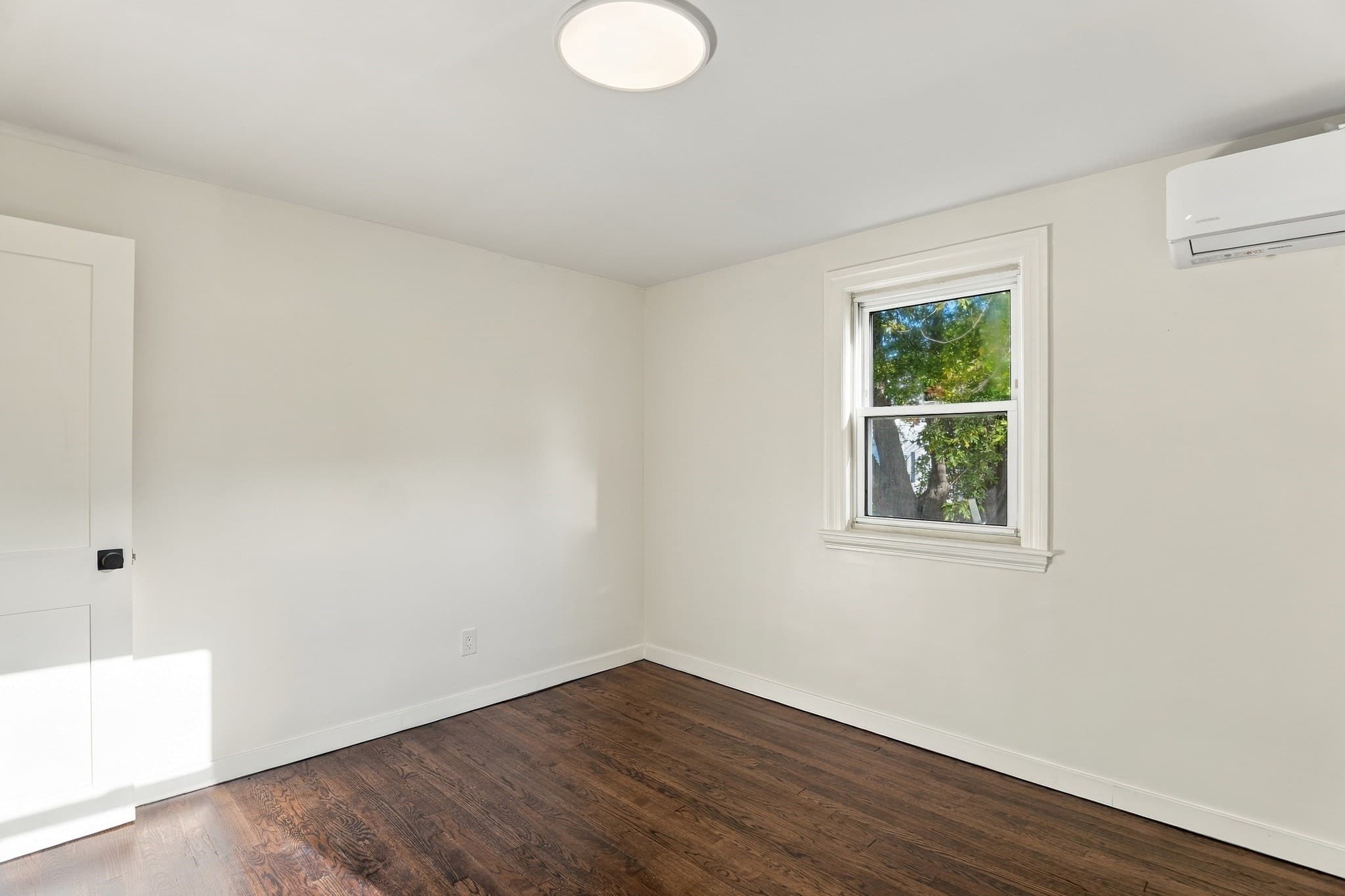 Single Family Residence at 19 1/2 Lillian St, Woburn MA 01801, photo 15 of 26