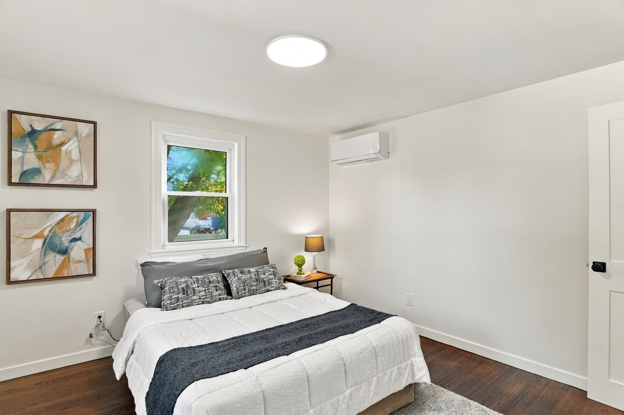 Single Family Residence at 19 1/2 Lillian St, Woburn MA 01801, photo 11 of 26