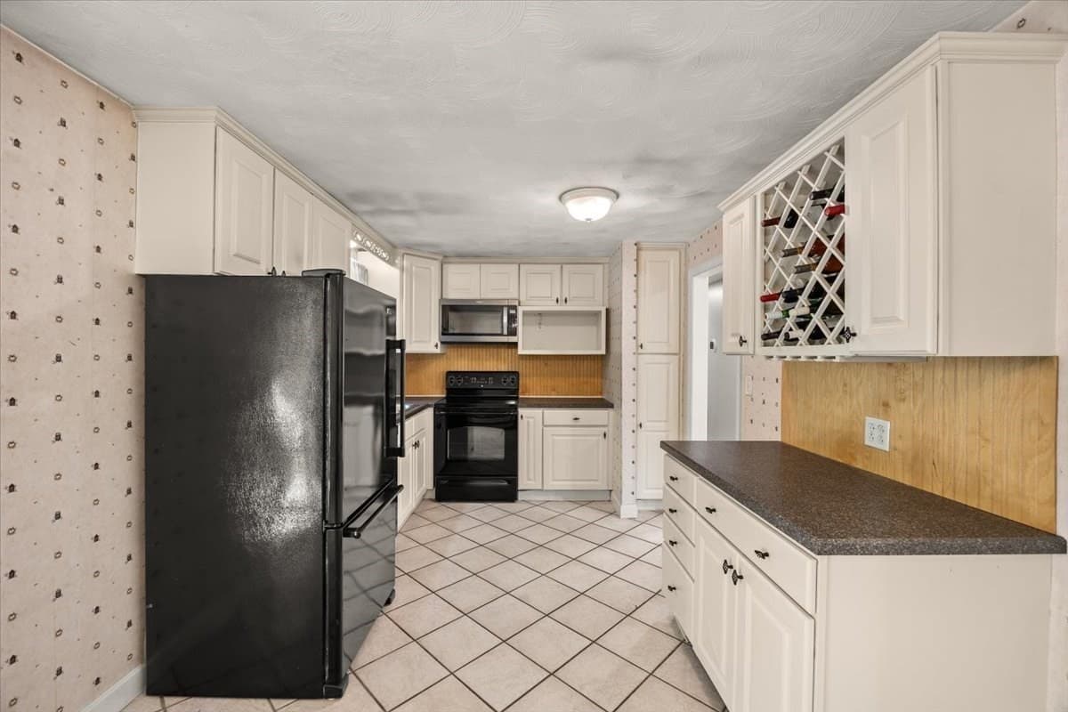 Single Family Residence at 33 Lantern Ln, Plymouth MA 02360, photo 16 of 42