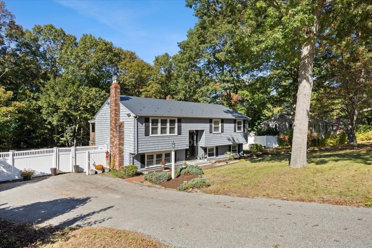 Single Family Residence at 33 Lantern Ln, Plymouth MA 02360, photo 3 of 42