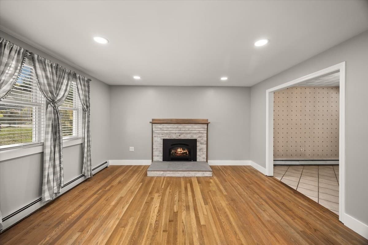 Single Family Residence at 33 Lantern Ln, Plymouth MA 02360, photo 11 of 42