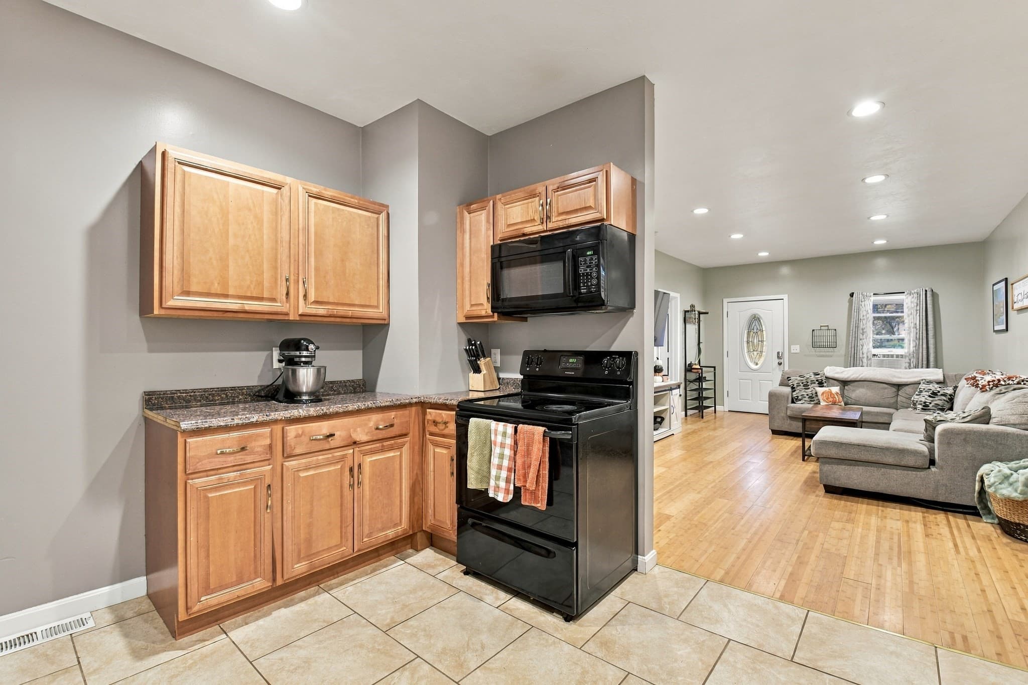 Multi Family at 184-186 Ash St, Gardner MA 01440, photo 24 of 38