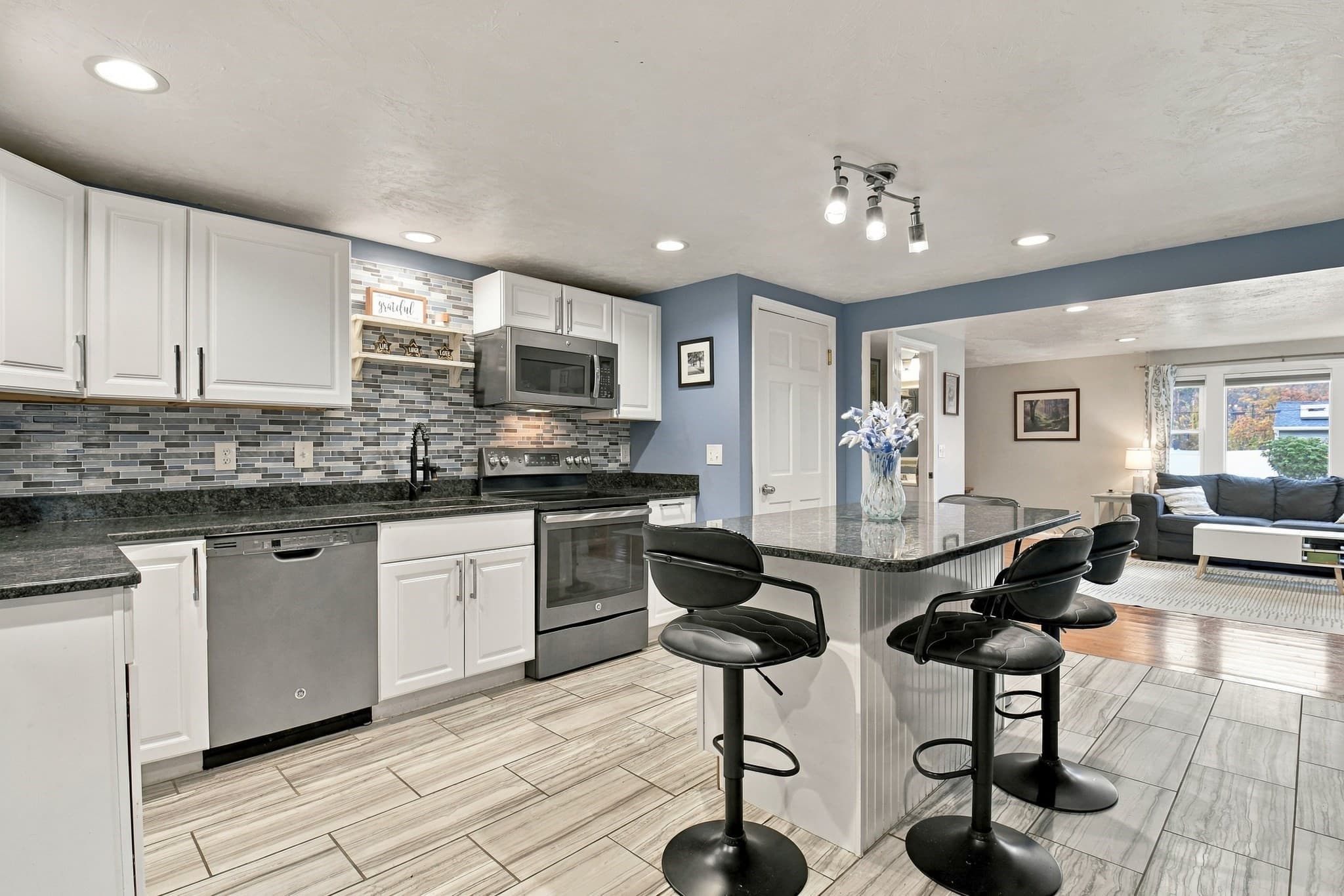 Multi Family at 184-186 Ash St, Gardner MA 01440, photo 11 of 38