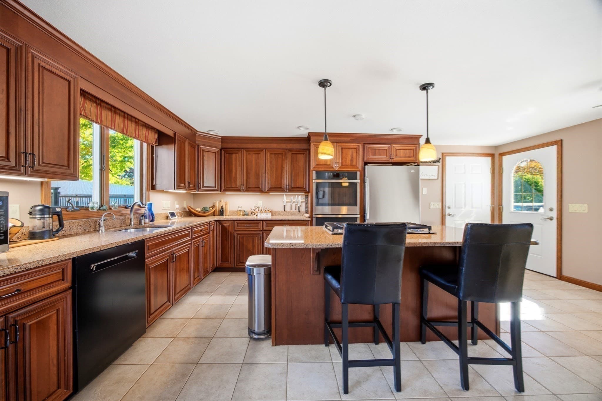 Single Family Residence at 37 Upland Rd, Holyoke MA 01040, photo 9 of 33
