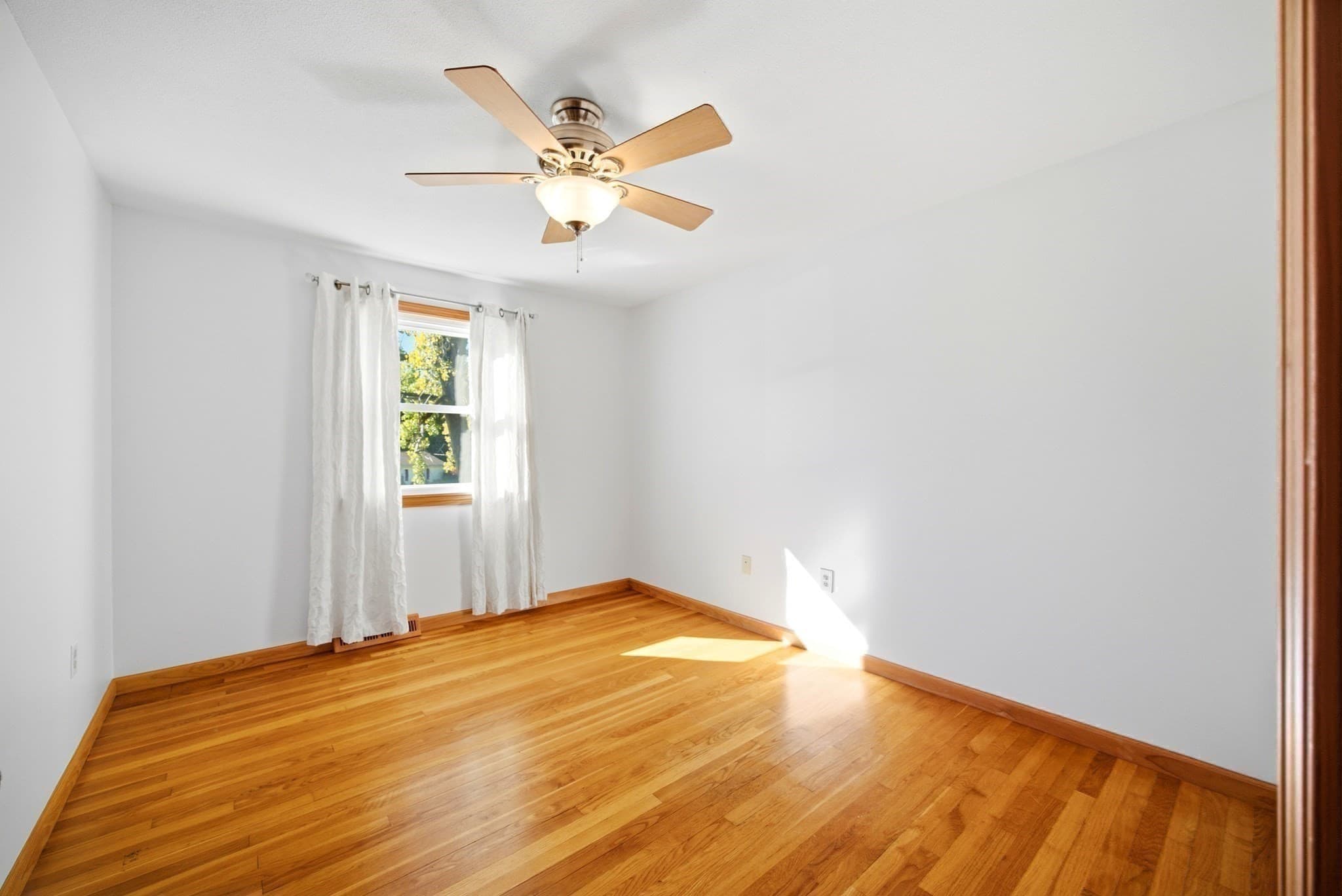 Single Family Residence at 37 Upland Rd, Holyoke MA 01040, photo 15 of 33