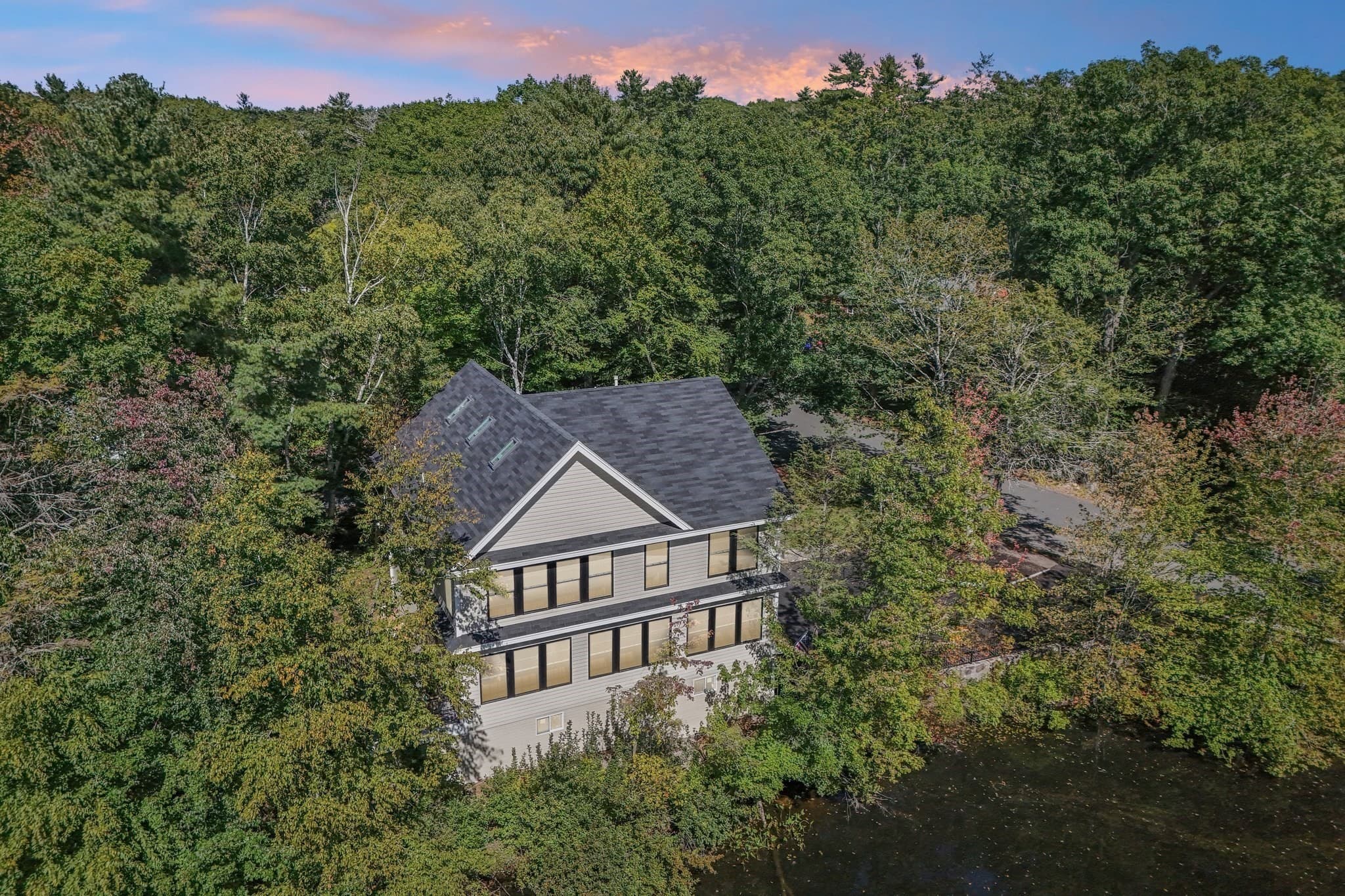 Single Family Residence at 21 Rockwood Heights Rd, Manchester MA 01944, photo 2 of 42