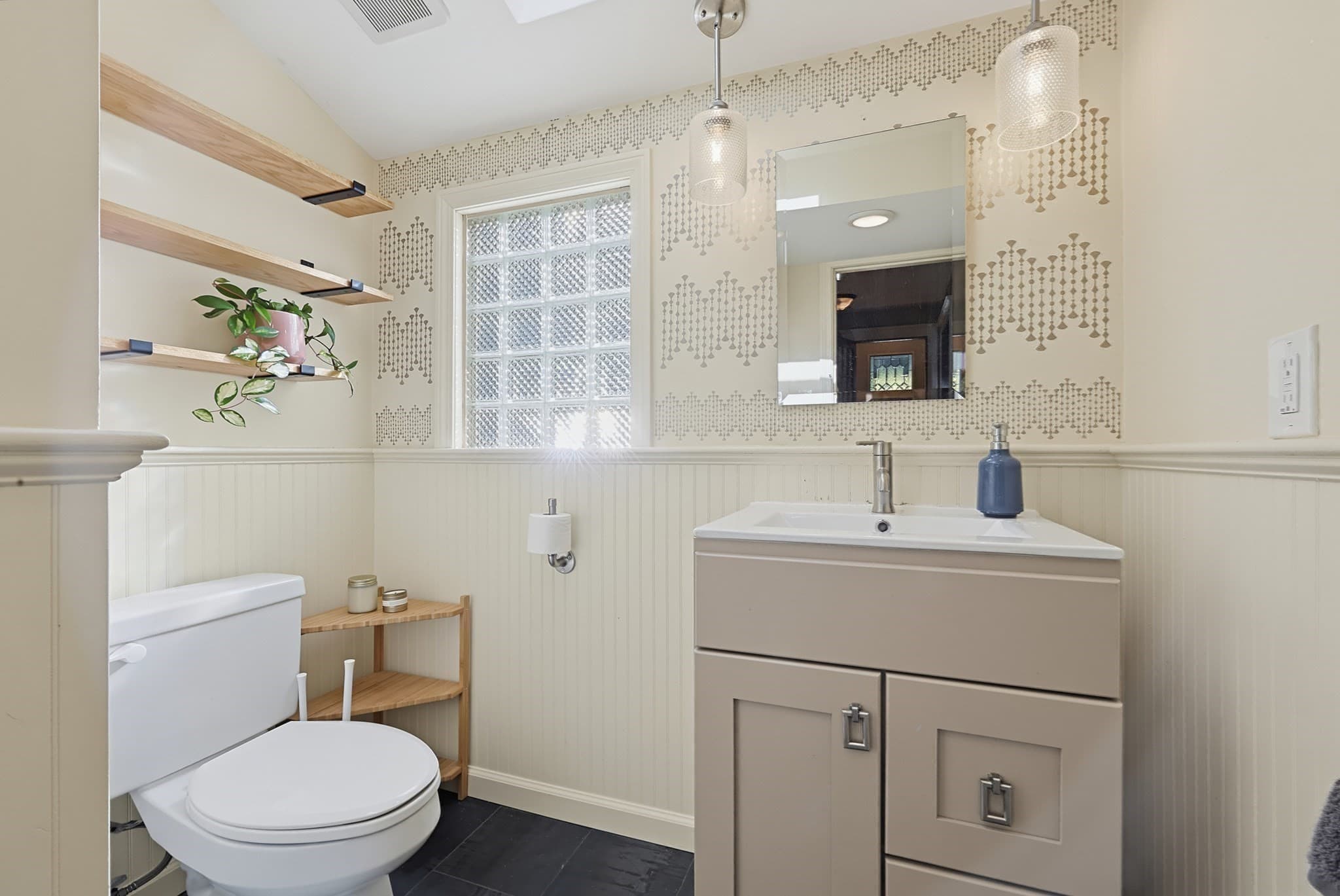 Single Family Residence at 44 Lincoln Ave, Quincy MA 02170, photo 7 of 24