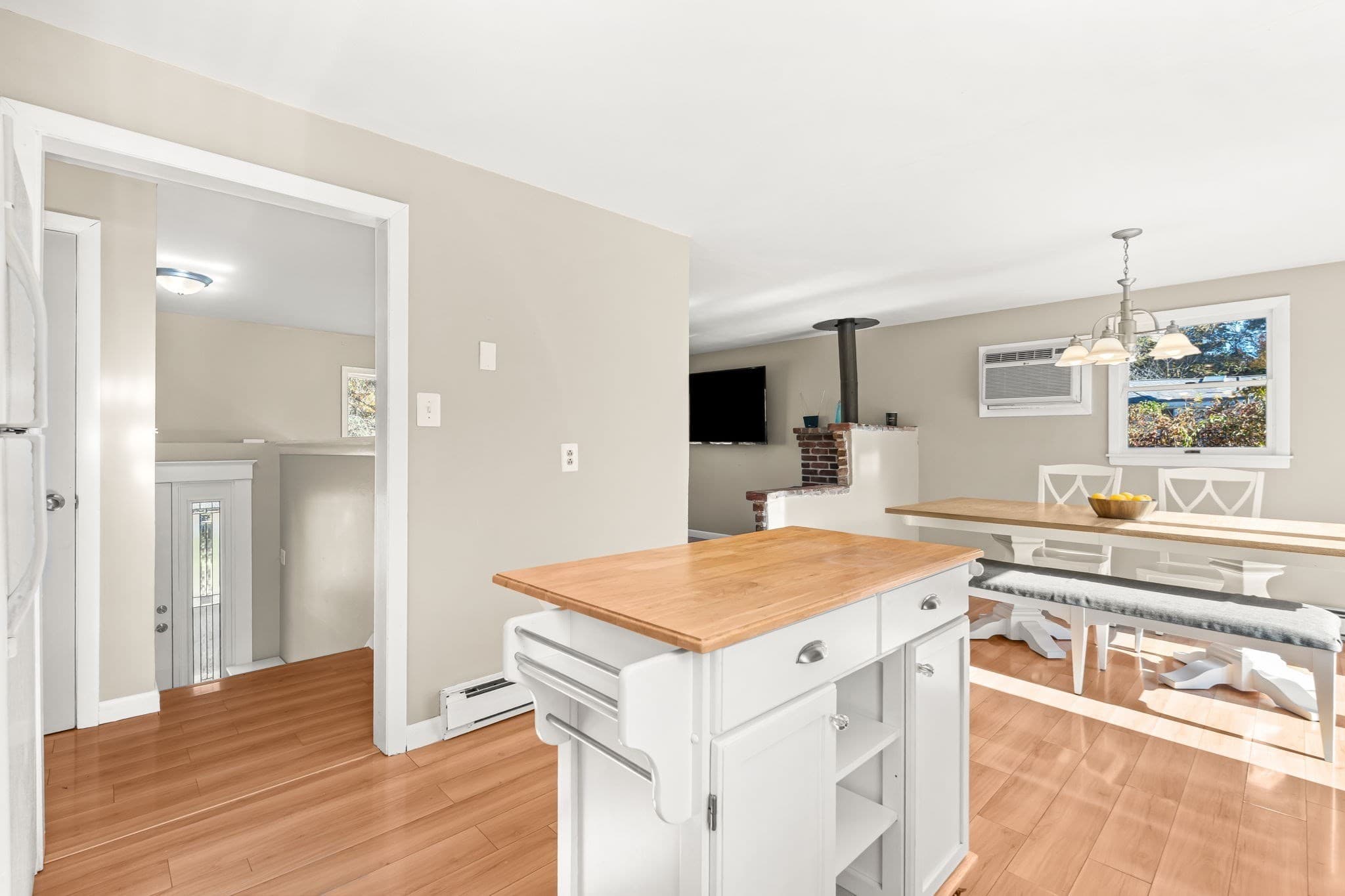 Single Family Residence at 10 Garden Brook Rd, Billerica MA 01821, photo 10 of 42