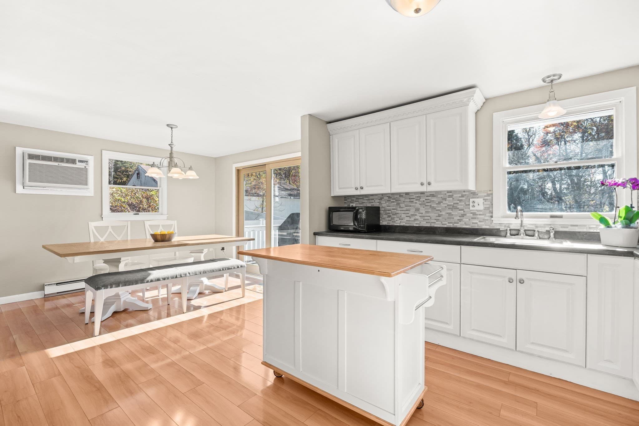 Single Family Residence at 10 Garden Brook Rd, Billerica MA 01821, photo 11 of 42