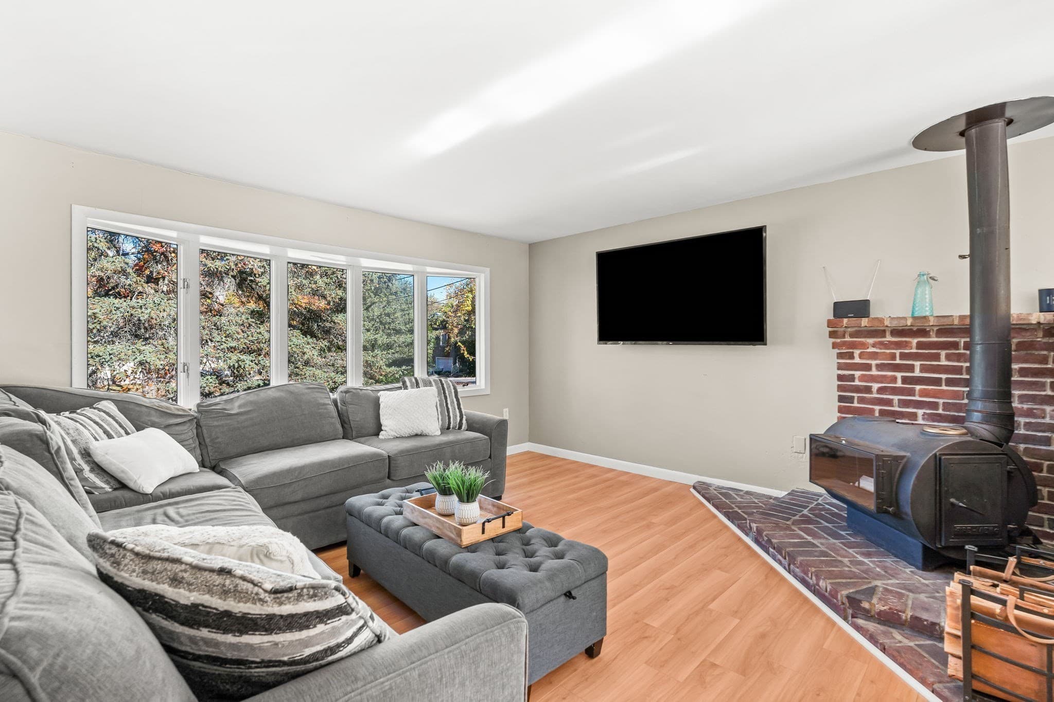 Single Family Residence at 10 Garden Brook Rd, Billerica MA 01821, photo 4 of 42