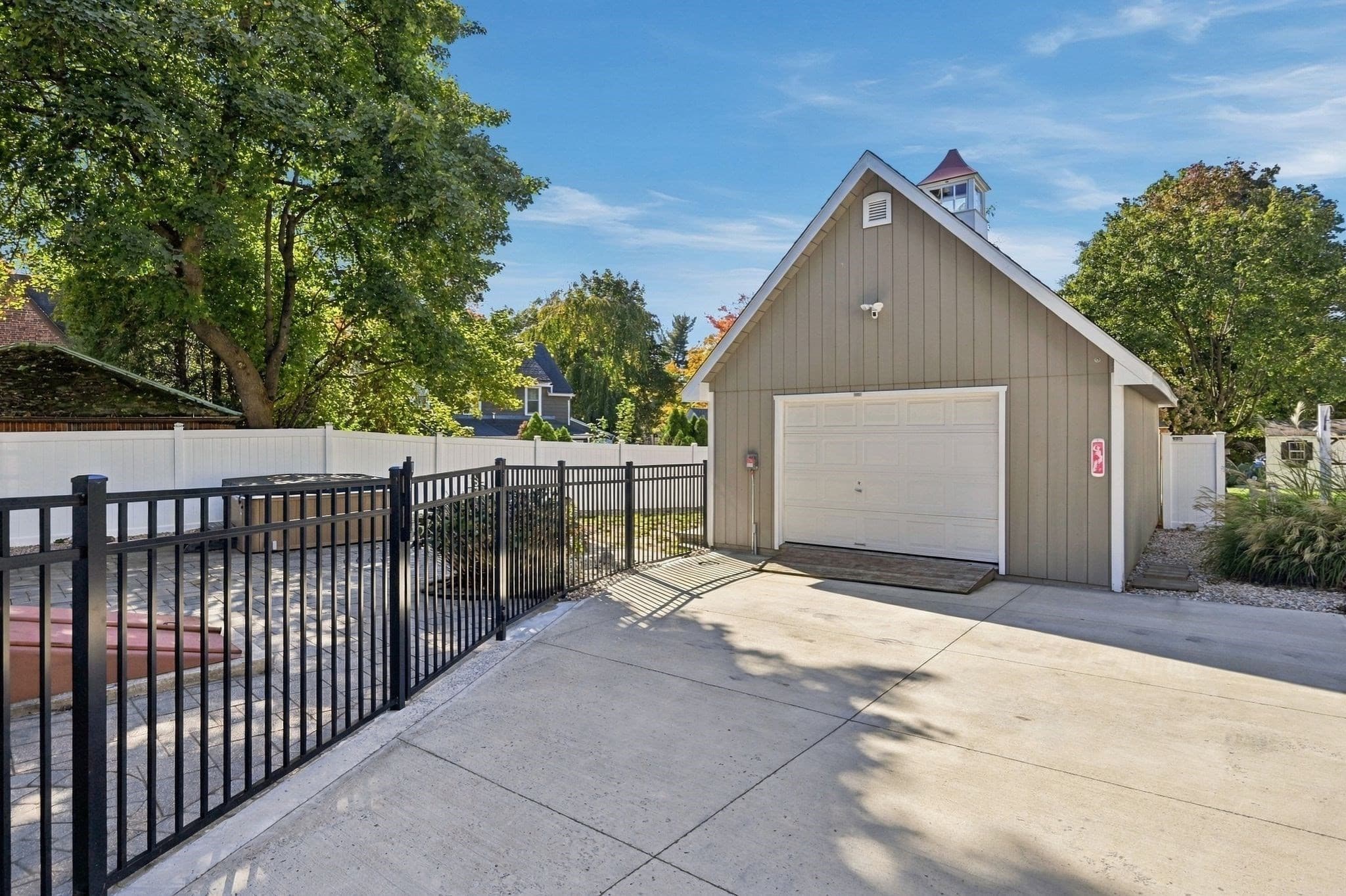 Single Family Residence at 14 Windsor Place, Longmeadow MA 01106, photo 6 of 40