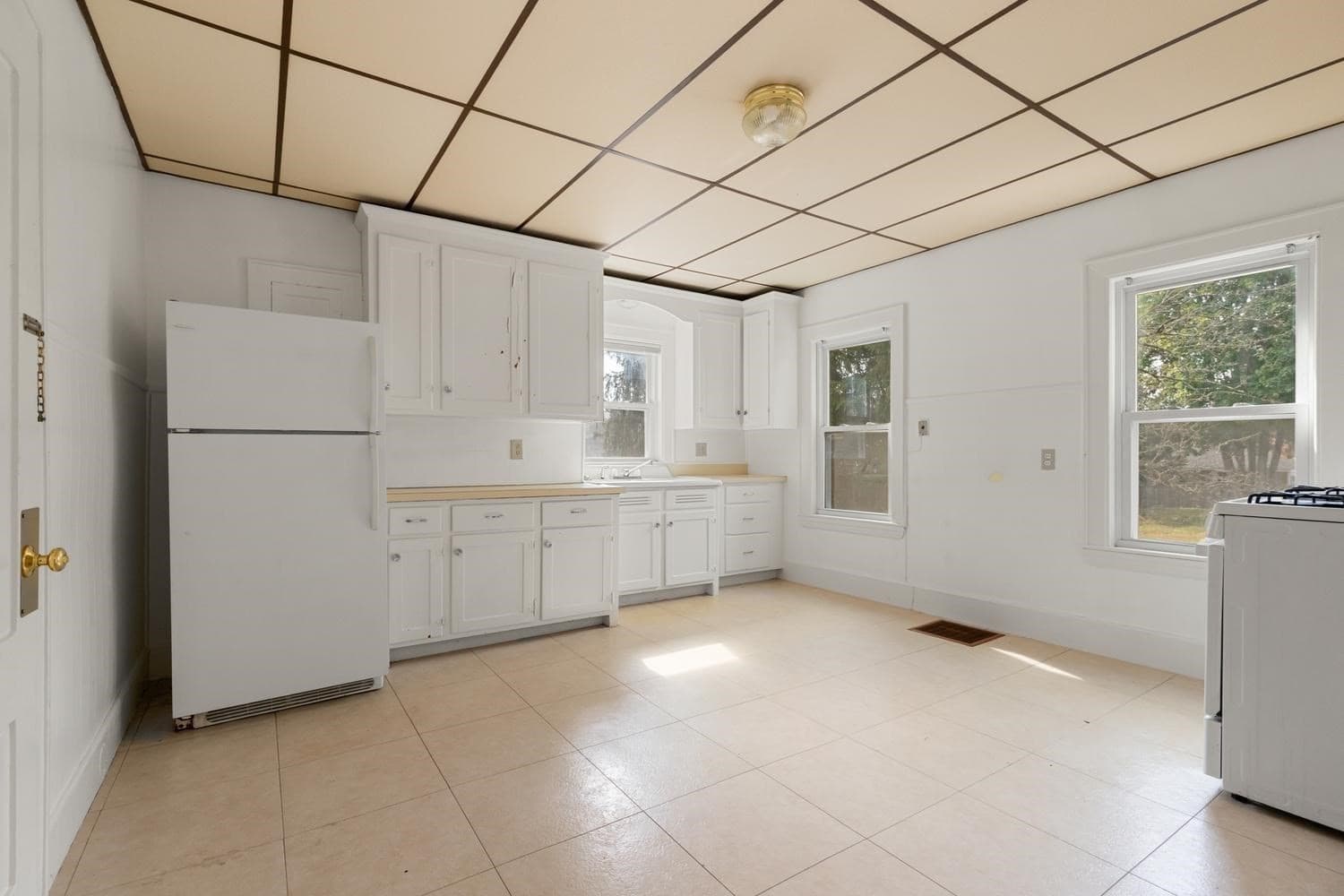 4 Family - 4 Units Up/Down at 20 W Water St, Wakefield MA 01880, photo 9 of 37