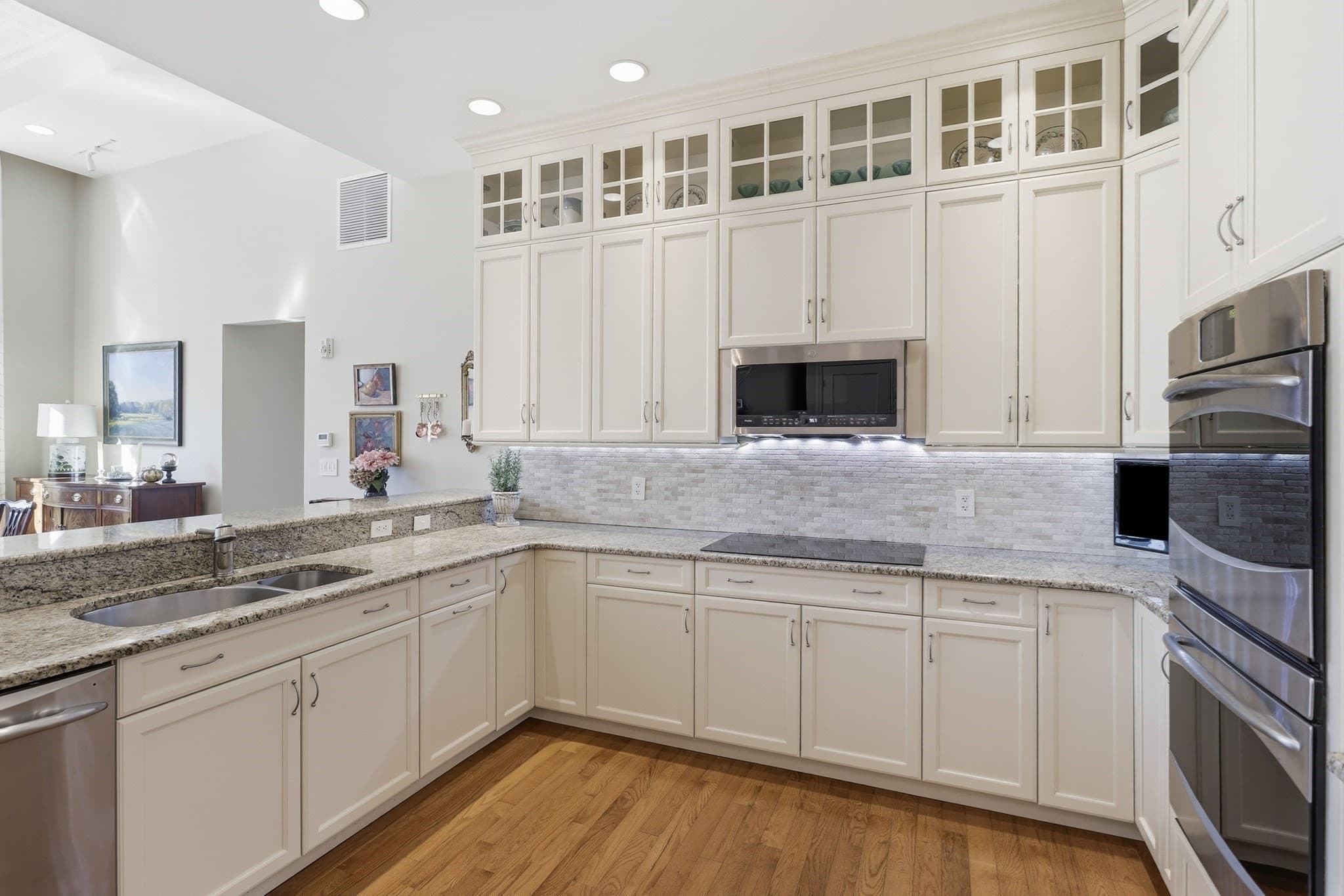 Condominium at 33 Forest Street # 206, Lexington MA 02421, photo 10 of 31