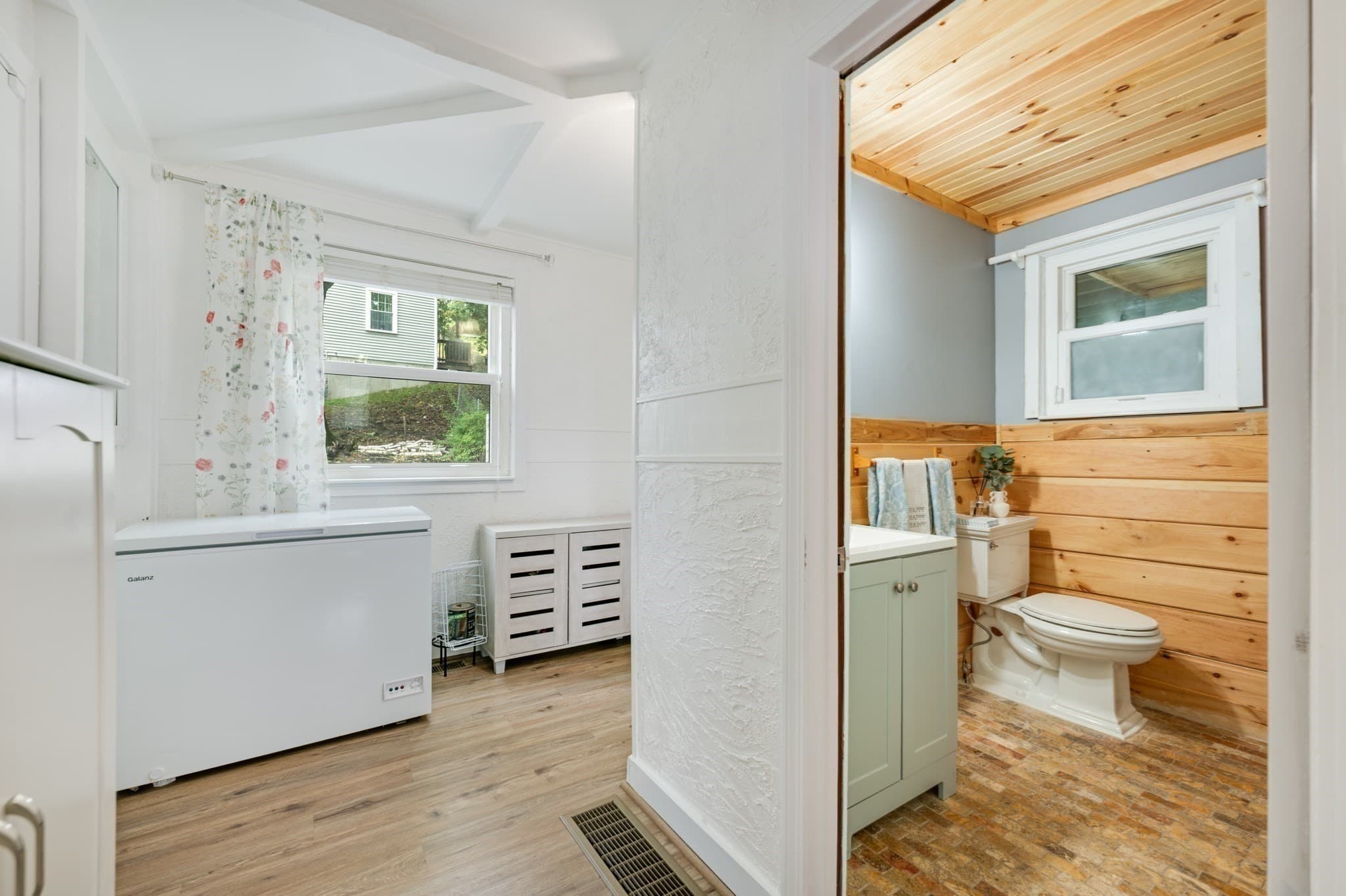 Single Family Residence at 7 Lawndale Ave, Saugus MA 01906, photo 12 of 31