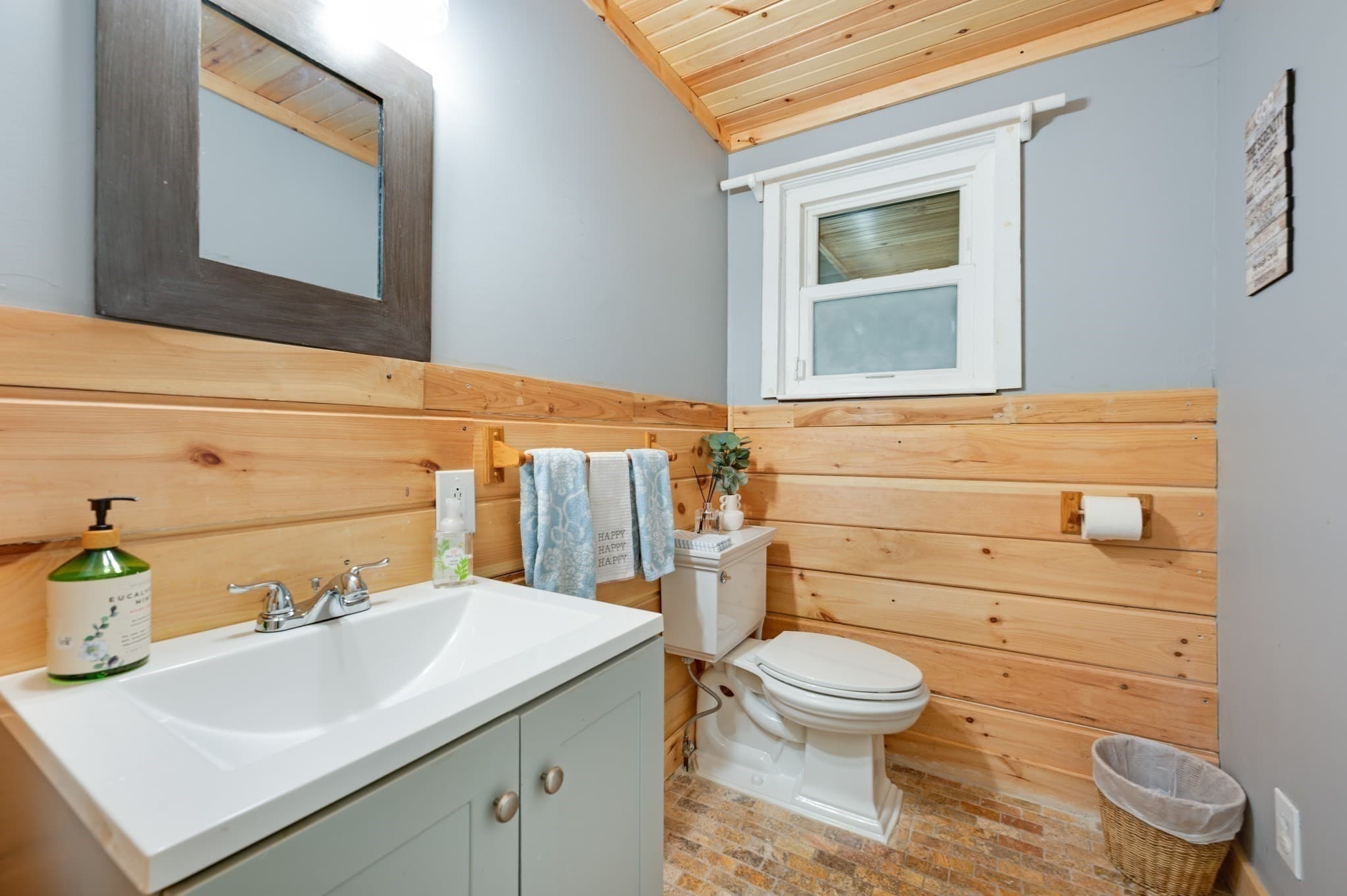 Single Family Residence at 7 Lawndale Ave, Saugus MA 01906, photo 11 of 31
