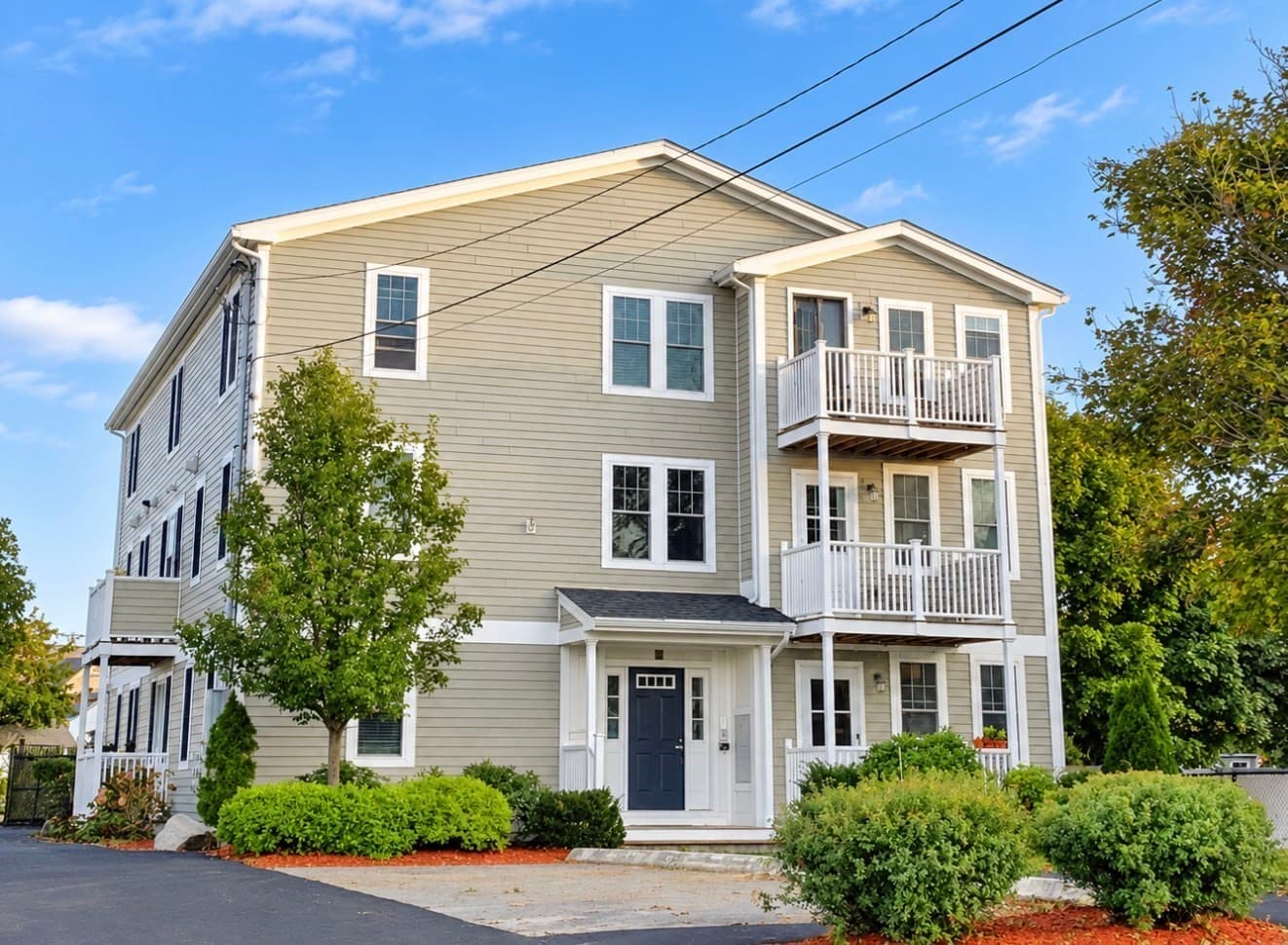Condominium at 10 Malta St # 4, Hull MA 02045, photo 2 of 15