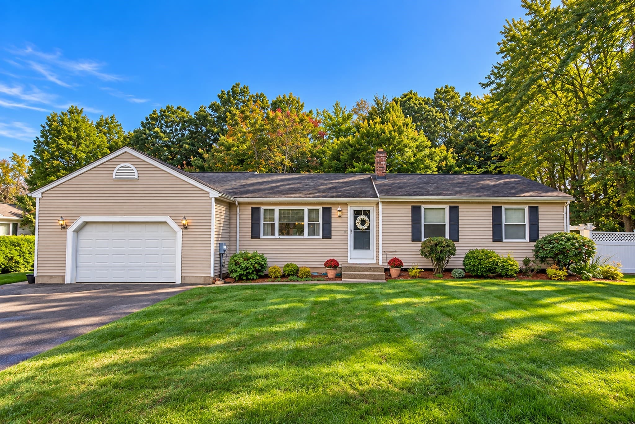 70 Strawberry Hill Rd, Agawam MA 01030