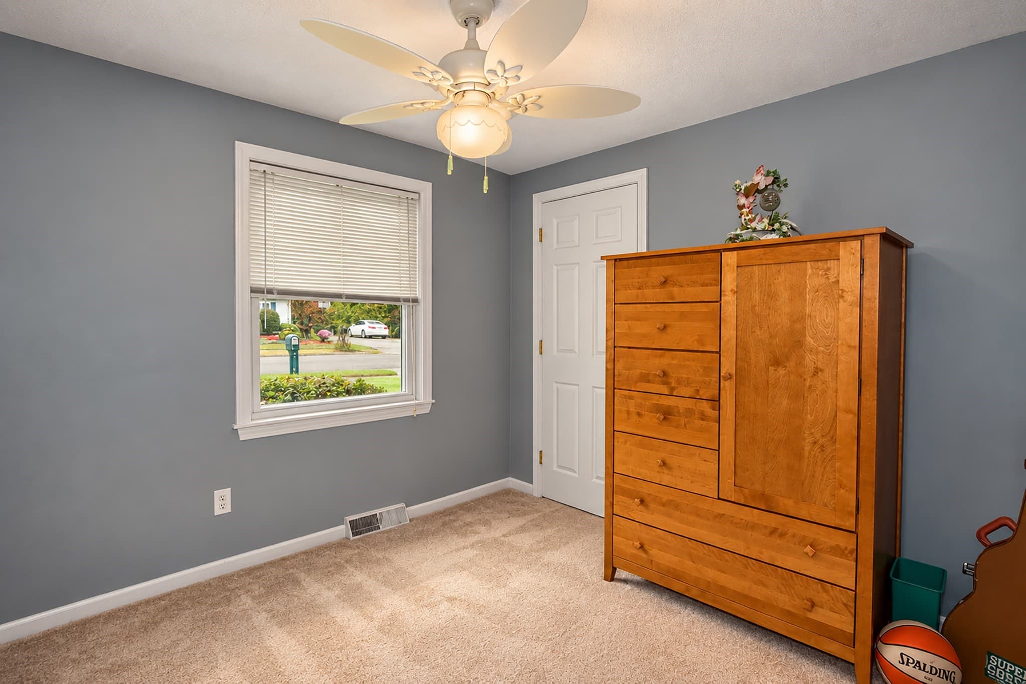 Single Family Residence at 70 Strawberry Hill Rd, Agawam MA 01030, photo 18 of 37