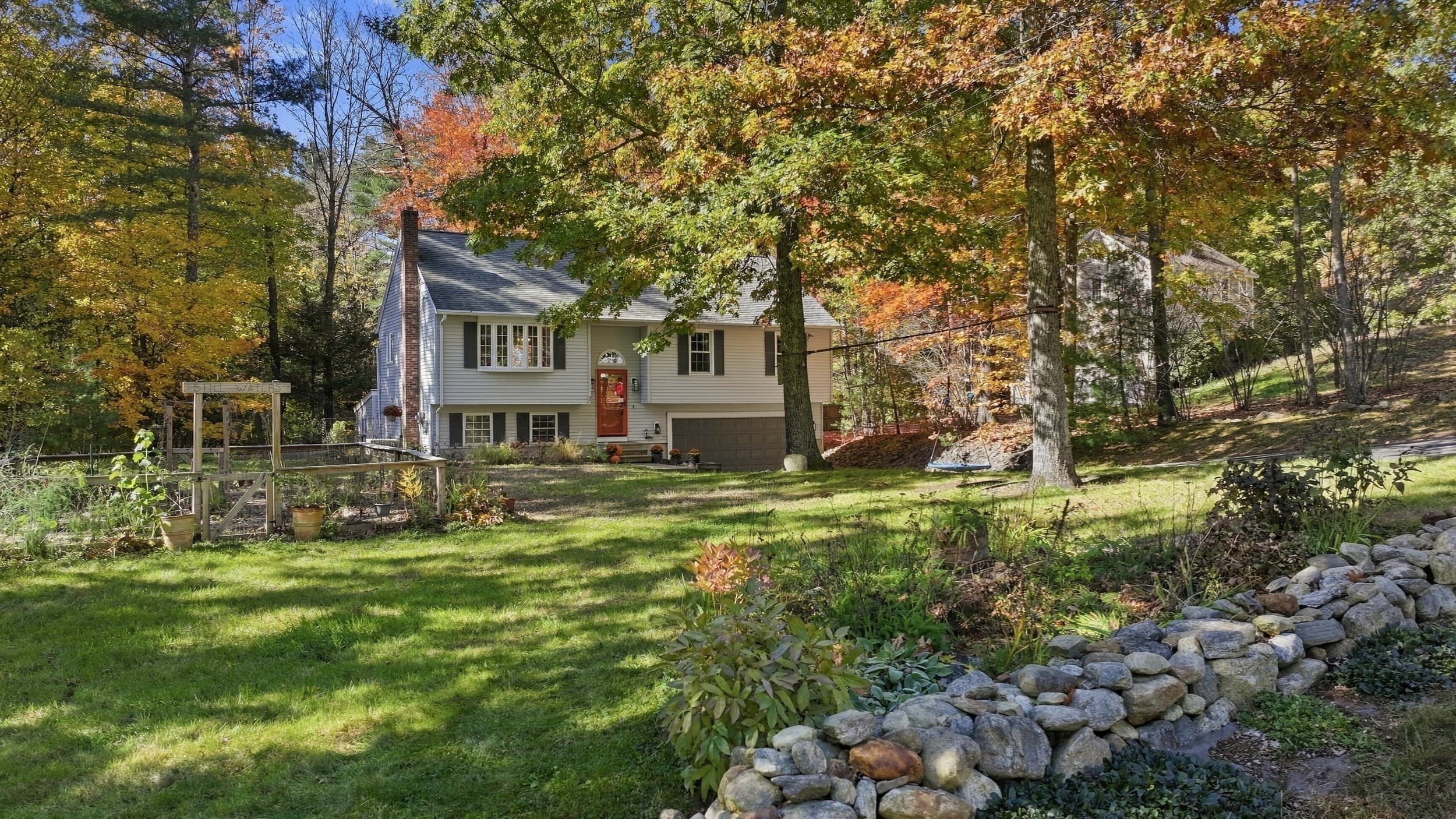 Single Family Residence at 7 Navajo St, Hubbardston MA 01452, photo 4 of 40