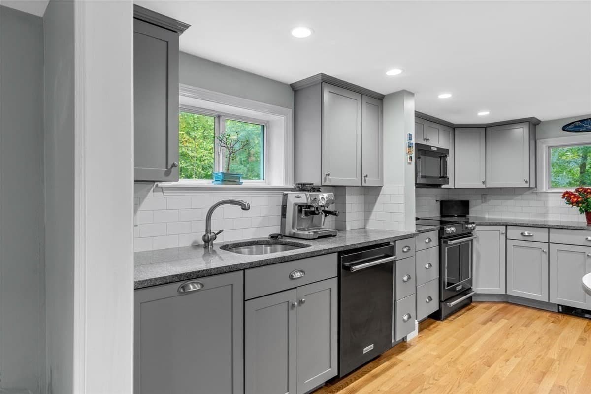 Single Family Residence at 101 Booth Hill Rd, Scituate MA 02066, photo 6 of 35