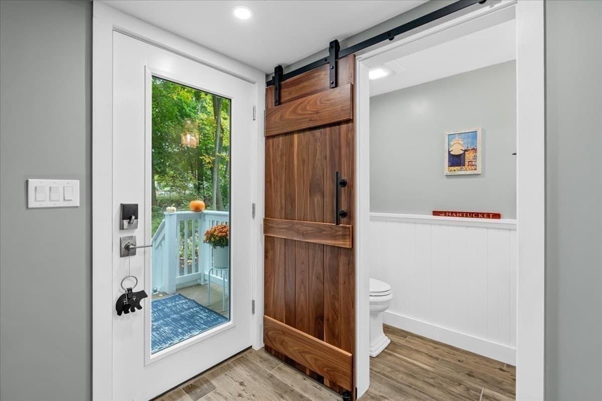 Single Family Residence at 101 Booth Hill Rd, Scituate MA 02066, photo 10 of 35