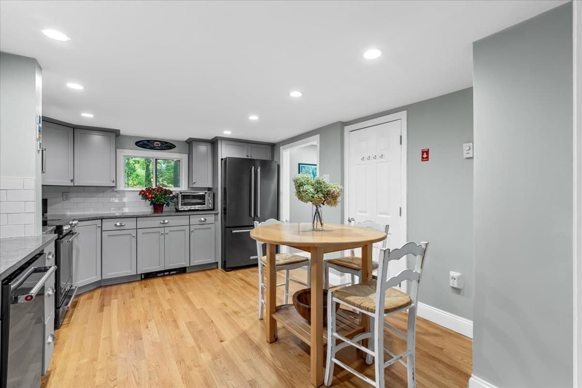 Single Family Residence at 101 Booth Hill Rd, Scituate MA 02066, photo 8 of 35
