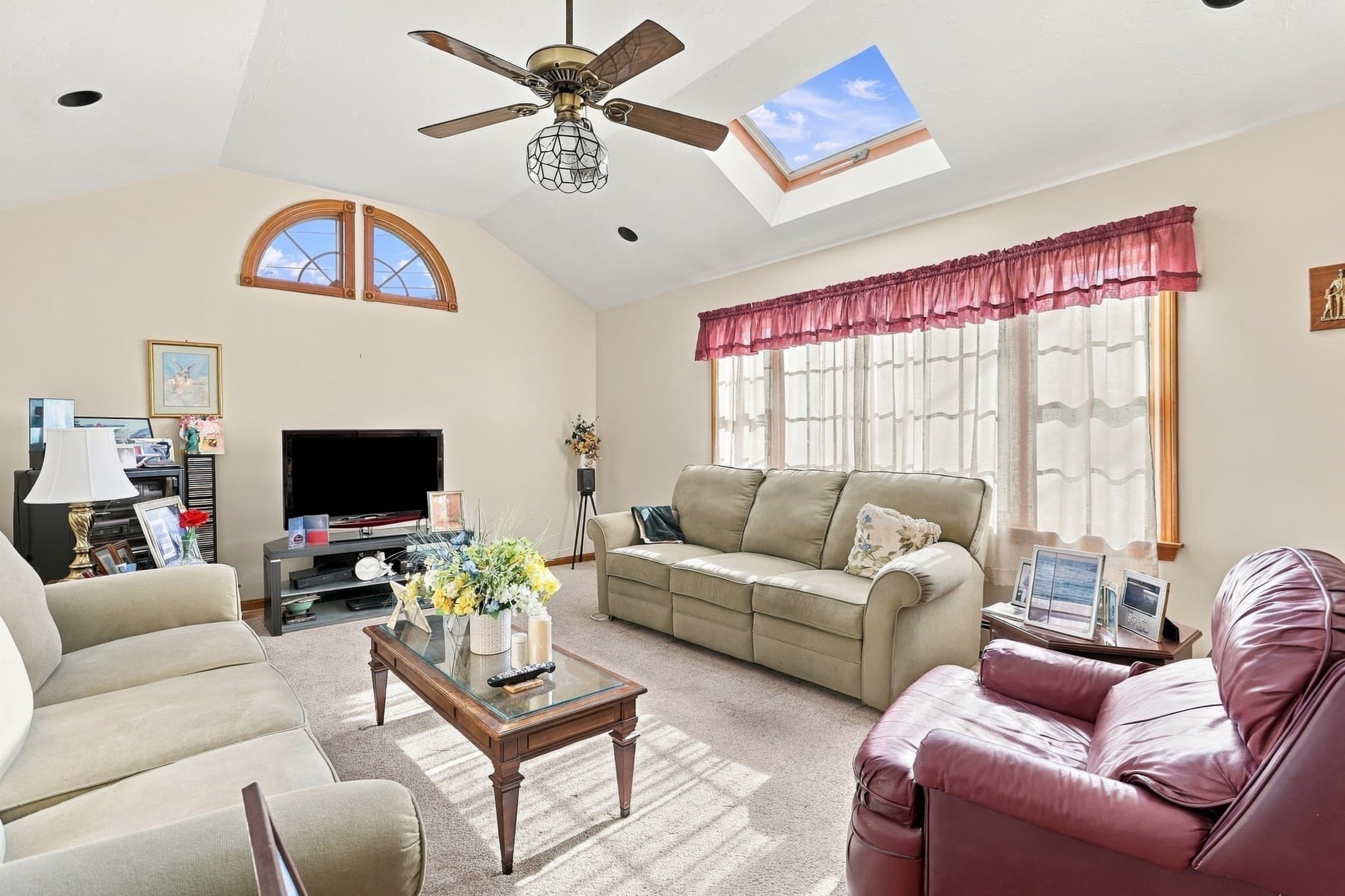 Single Family Residence at 6 Exeter Dr, Woburn MA 01801, photo 16 of 34