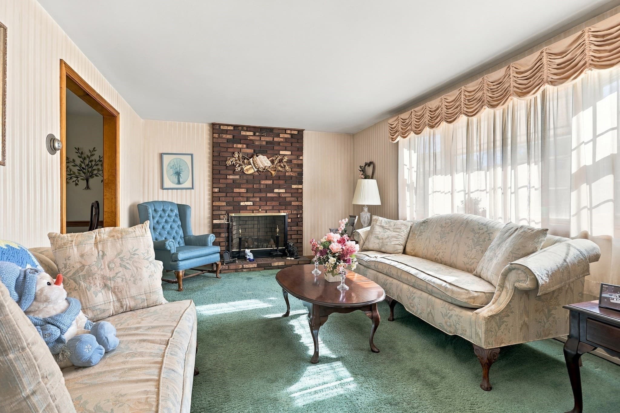 Single Family Residence at 6 Exeter Dr, Woburn MA 01801, photo 18 of 34