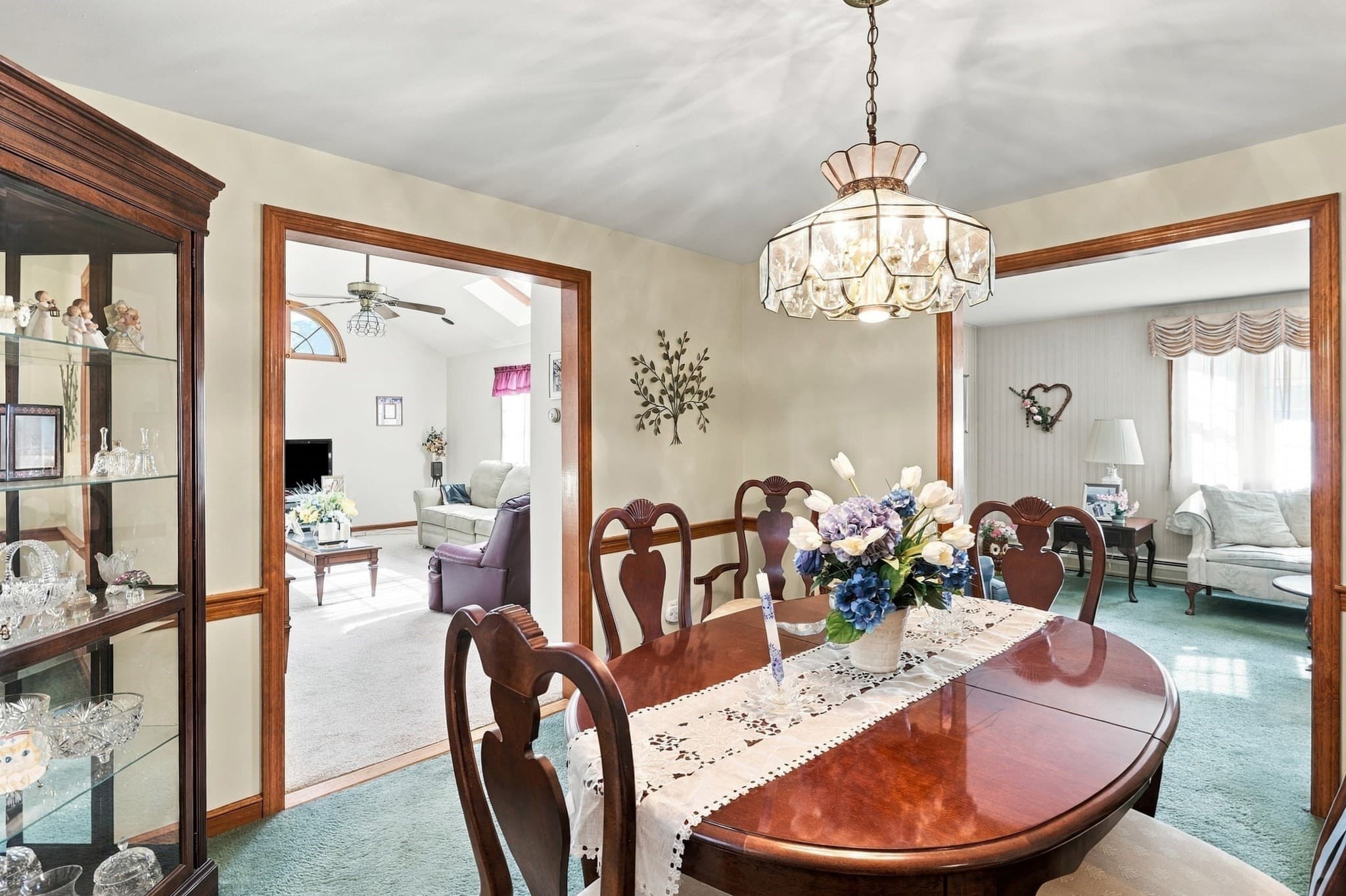 Single Family Residence at 6 Exeter Dr, Woburn MA 01801, photo 11 of 34