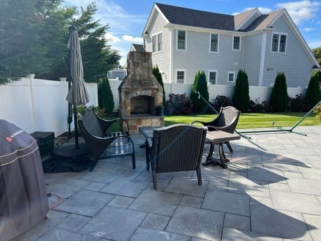 Single Family Residence at 354 Wild Harbor Rd, Falmouth MA 02556, photo 8 of 17