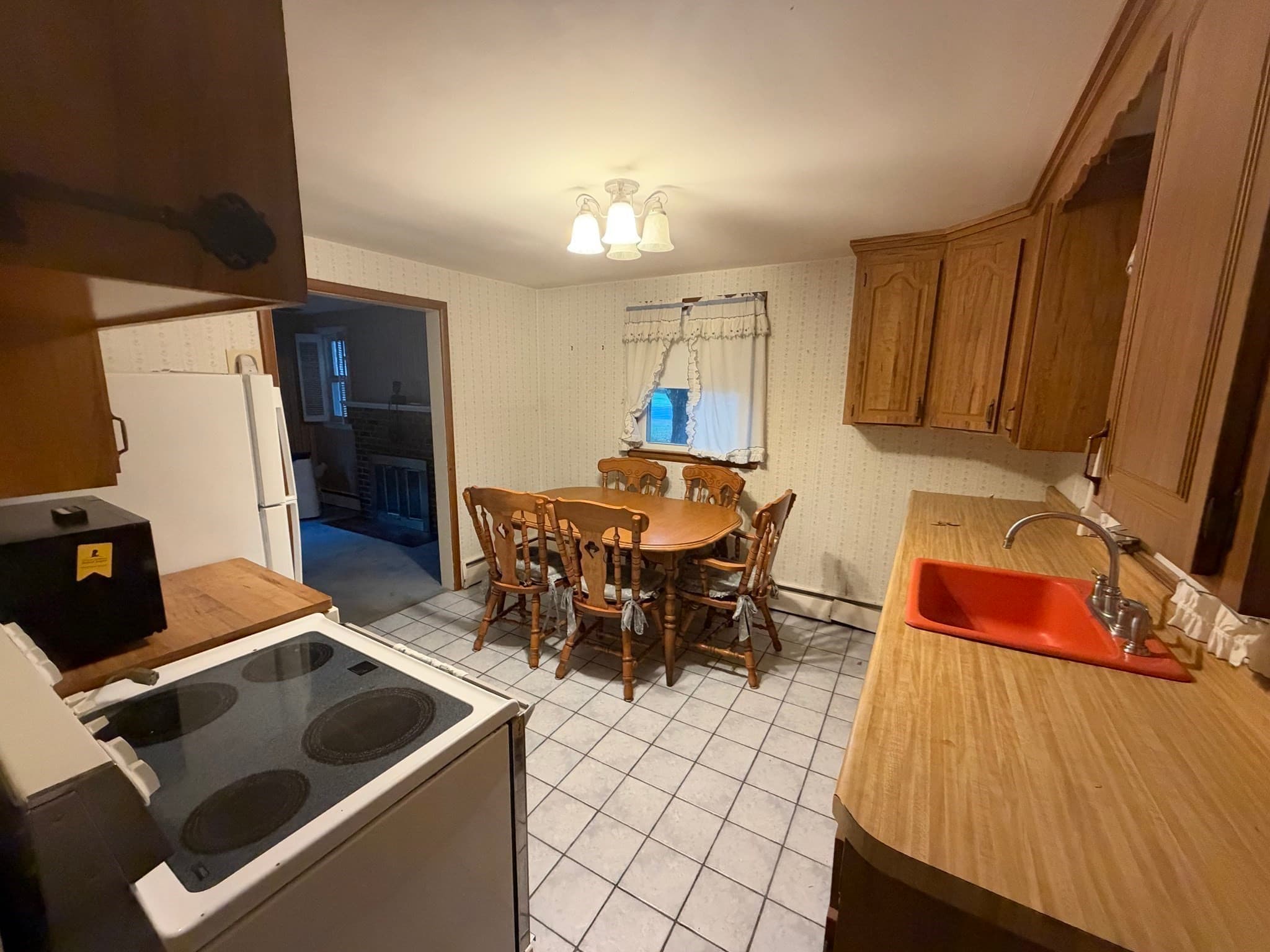 Single Family Residence at 648 North Street, Tewksbury MA 01876, photo 3 of 31