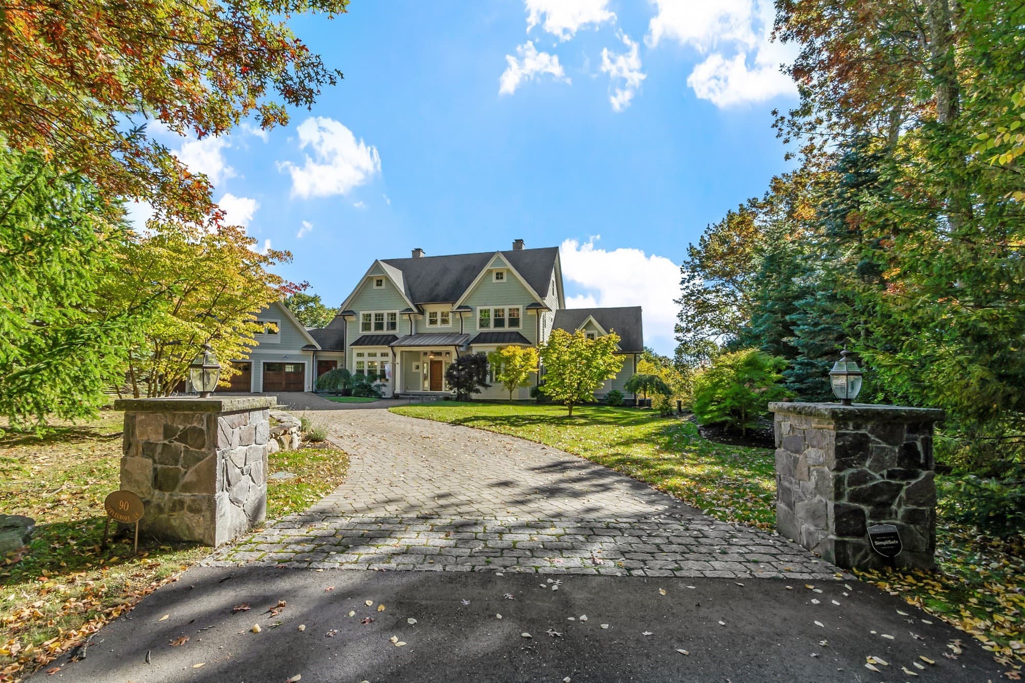 90 Applegrove Ln, Carlisle MA 01741
