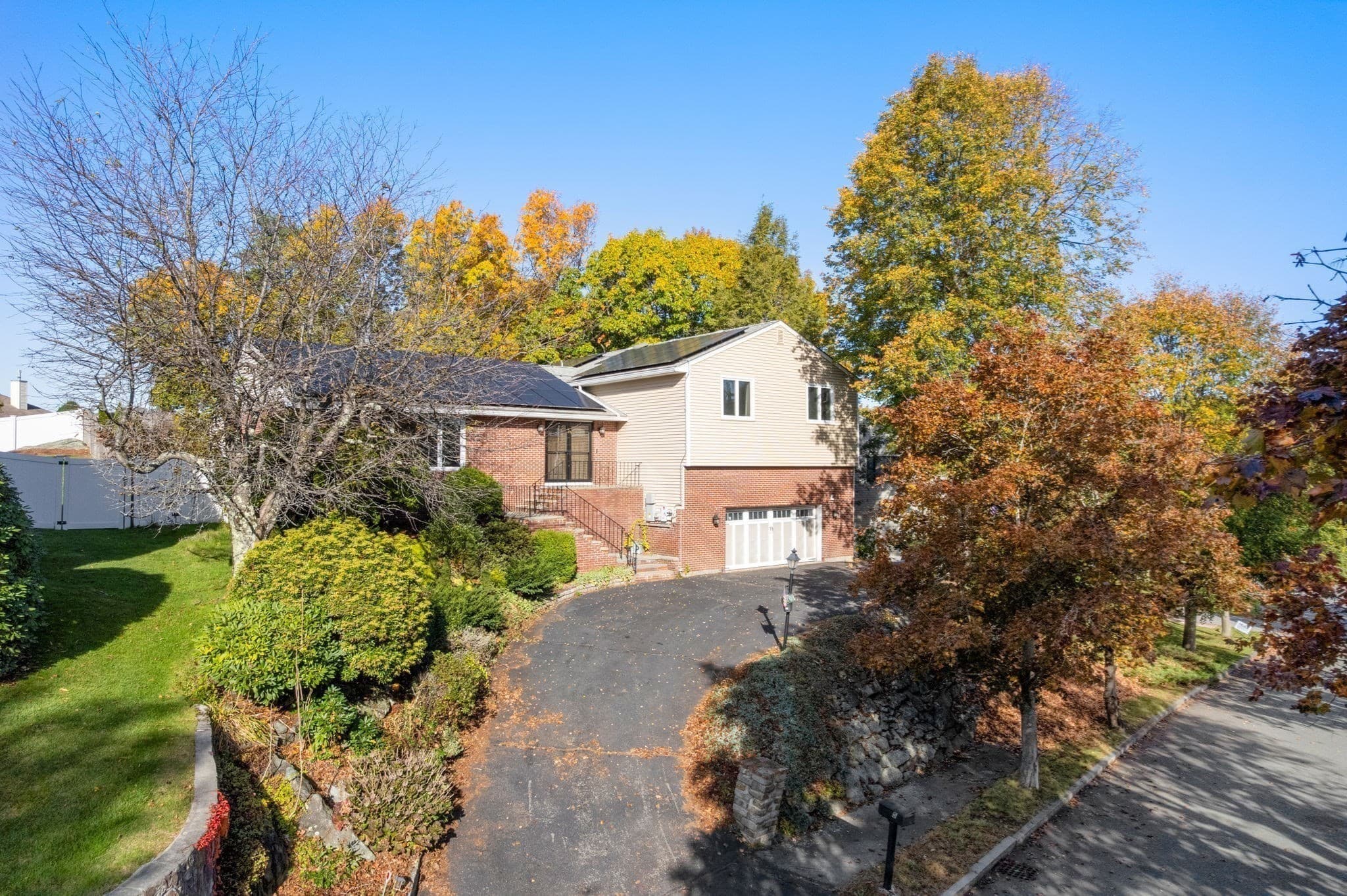 Single Family Residence at 5 Pebble Place, Stoneham MA 02180, photo 2 of 34