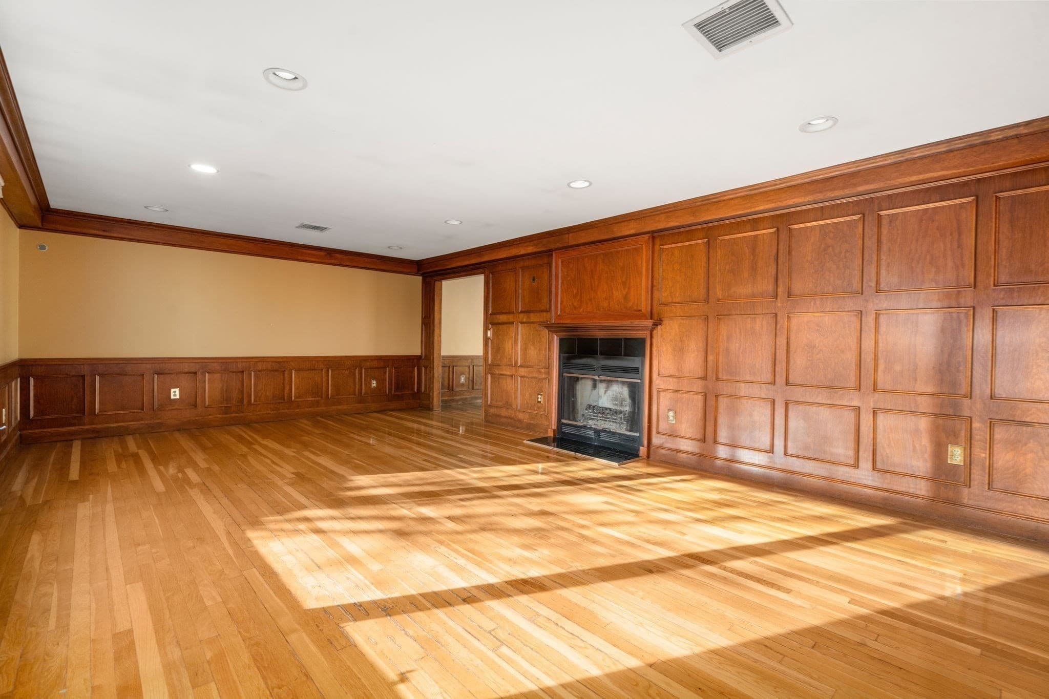 Single Family Residence at 5 Pebble Place, Stoneham MA 02180, photo 6 of 34