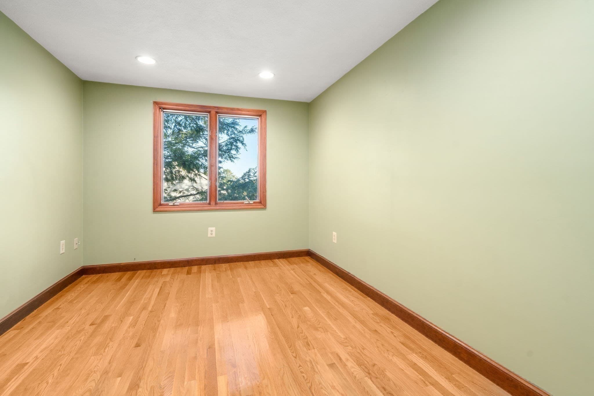 Single Family Residence at 5 Pebble Place, Stoneham MA 02180, photo 22 of 34