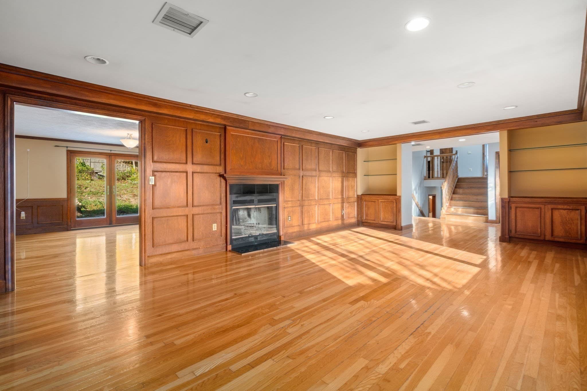 Single Family Residence at 5 Pebble Place, Stoneham MA 02180, photo 7 of 34