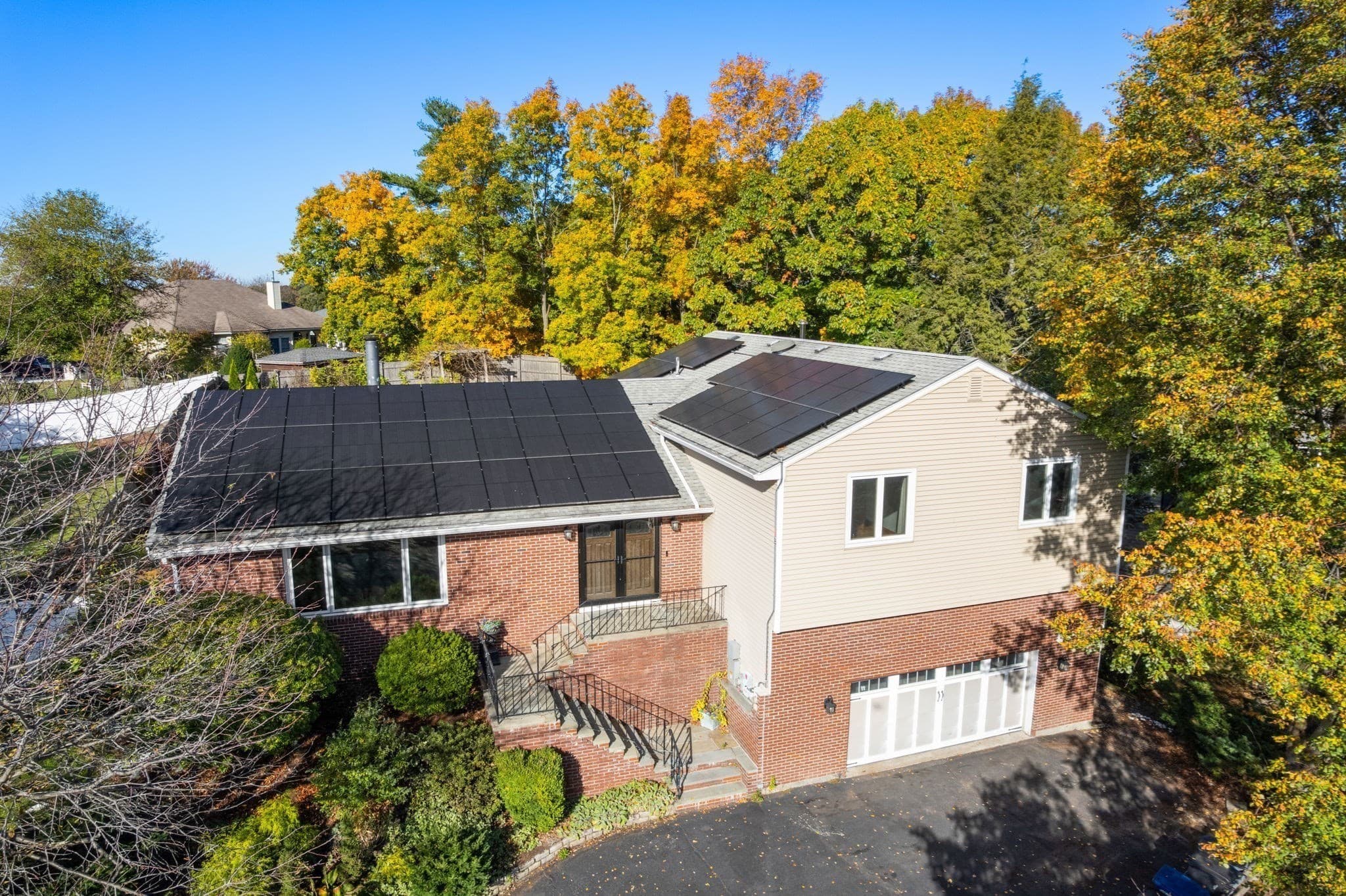 Single Family Residence at 5 Pebble Place, Stoneham MA 02180, photo 3 of 34