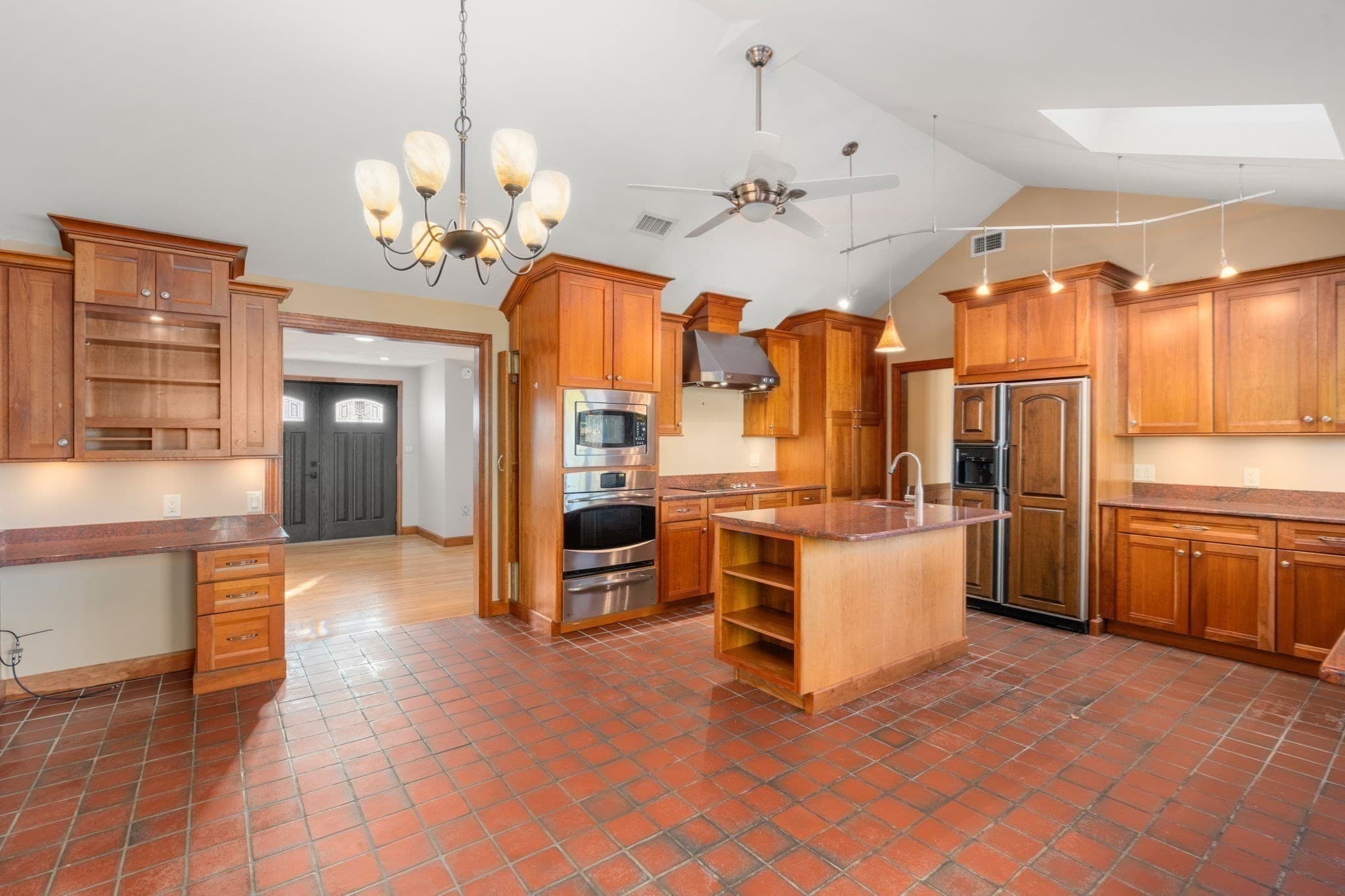 Single Family Residence at 5 Pebble Place, Stoneham MA 02180, photo 9 of 34