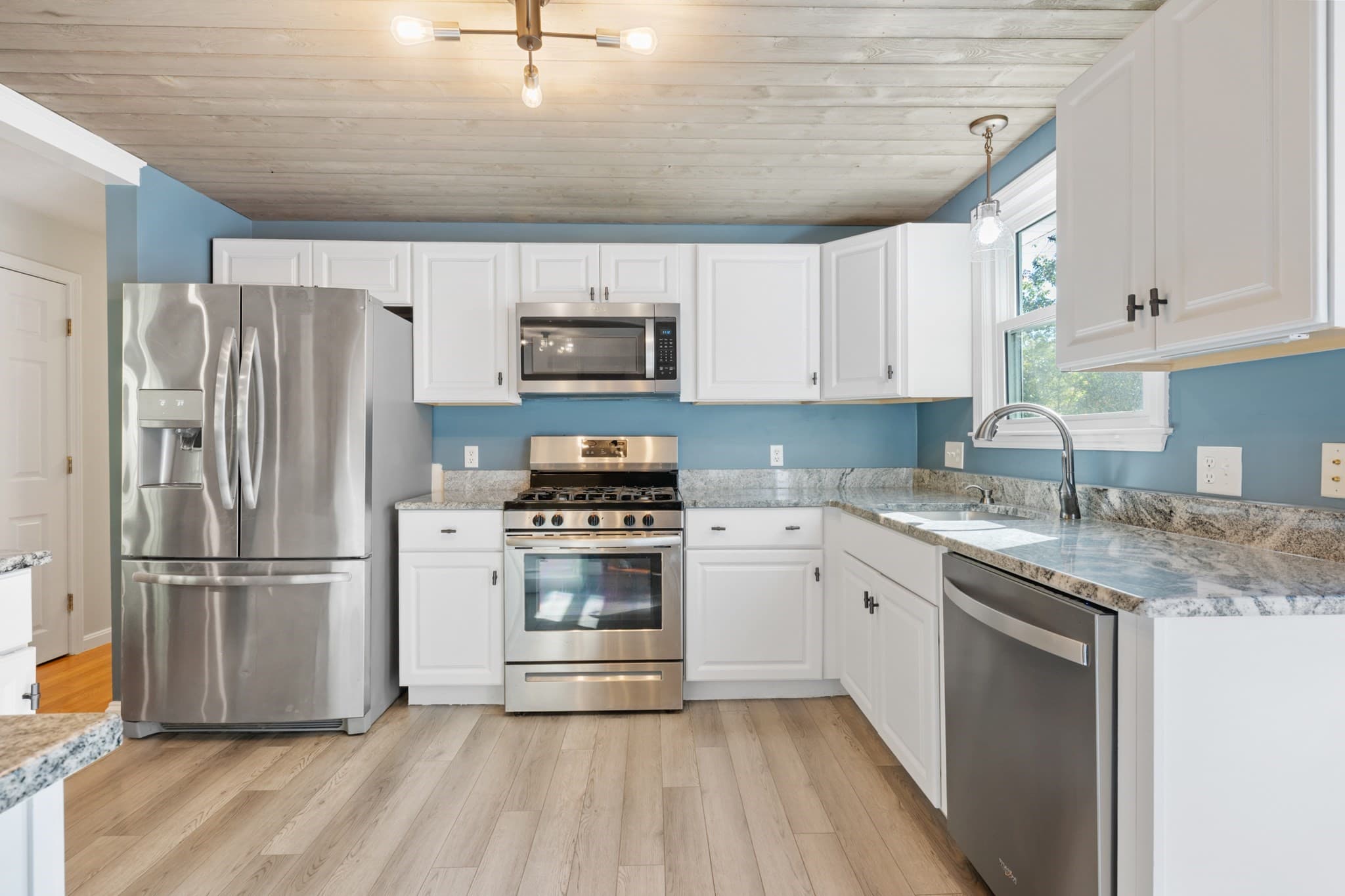 Single Family Residence at 631 Central St, Holliston MA 01746, photo 12 of 38