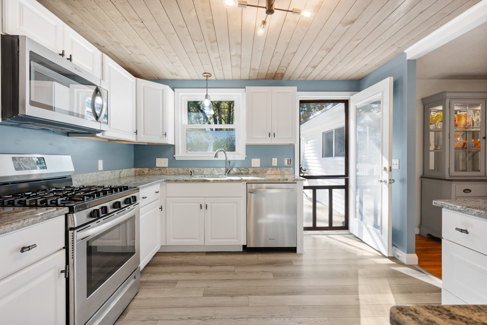 Single Family Residence at 631 Central St, Holliston MA 01746, photo 10 of 38