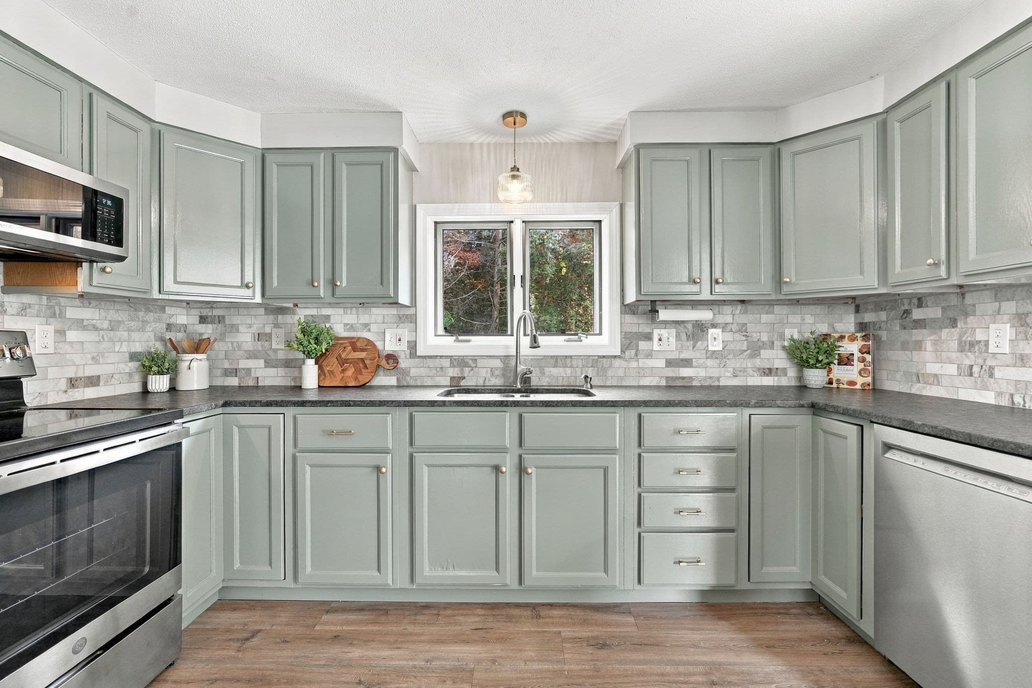 43 Oliver St, Easthampton MA 01027