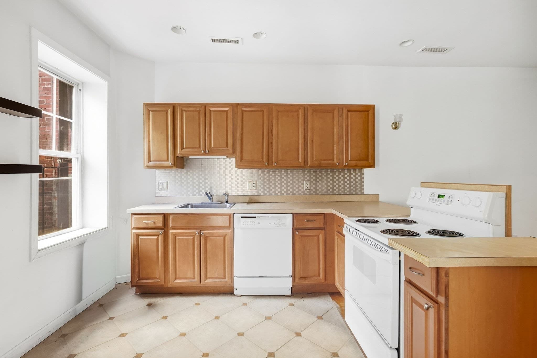 4 Family - 4 Units Up/Down at 111 Salem Street, Boston MA 02113, photo 16 of 23