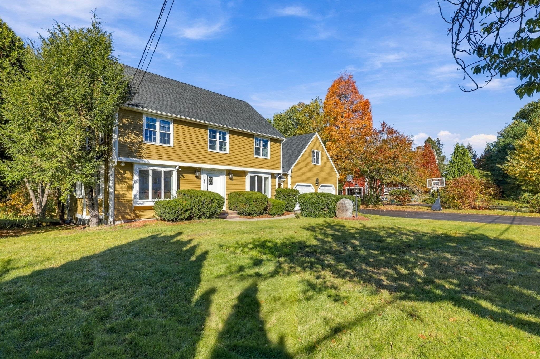 Single Family Residence at 293 Davis St, Northborough MA 01532, photo 2 of 42