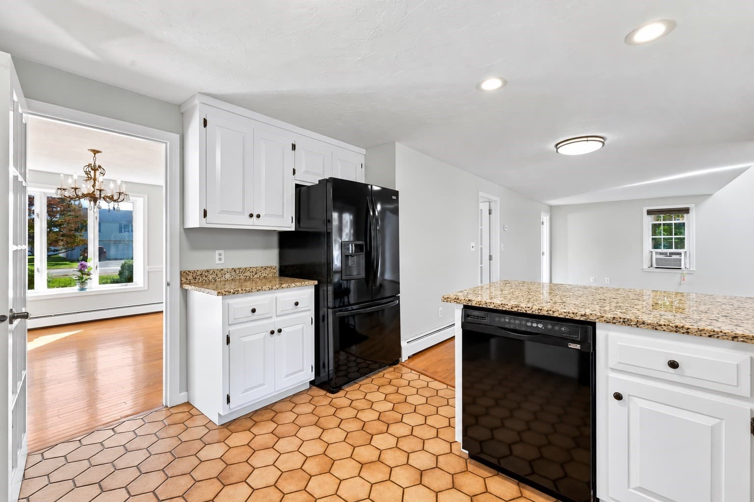 Single Family Residence at 293 Davis St, Northborough MA 01532, photo 16 of 42